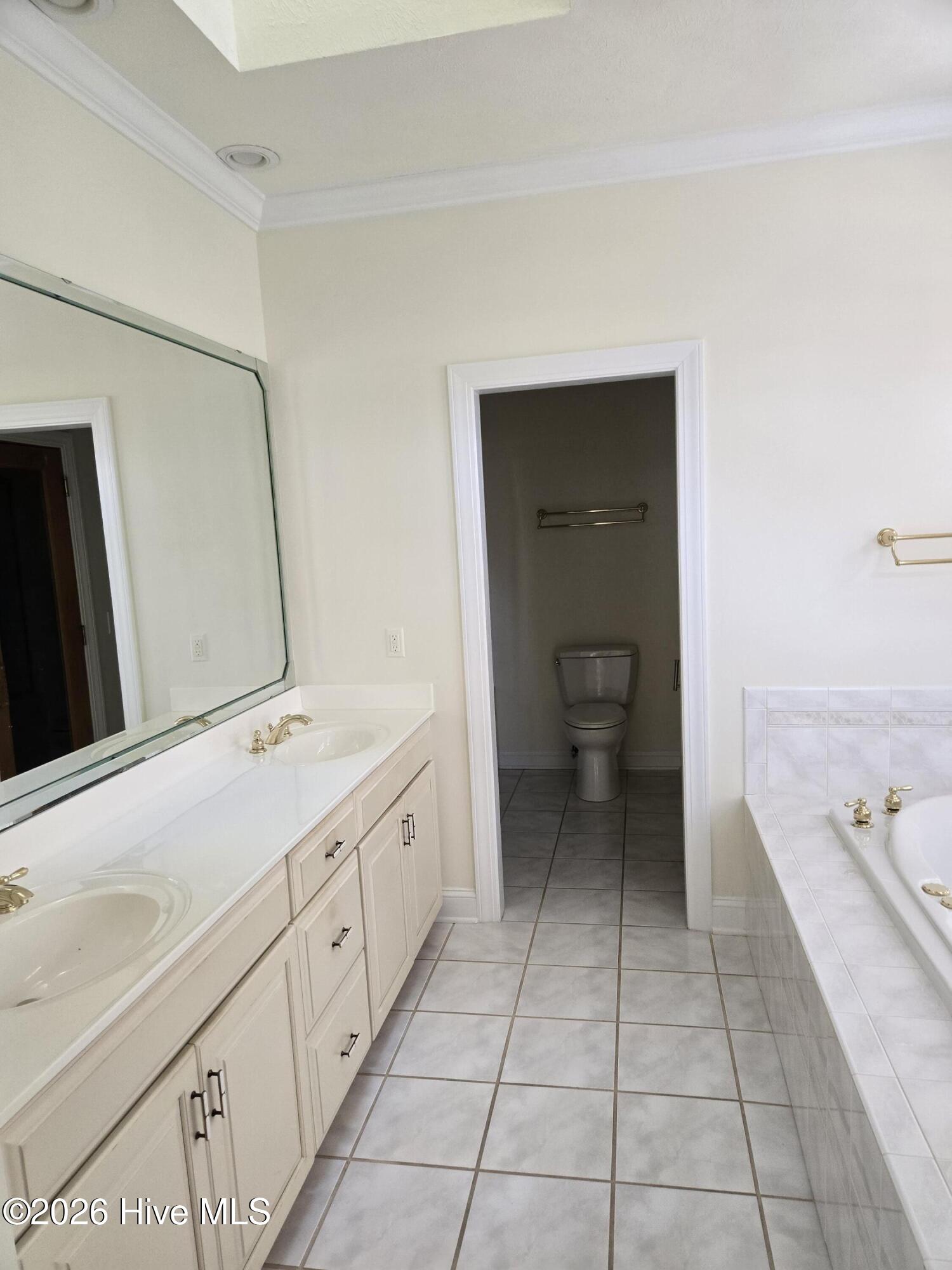 100545211 | Photo 38