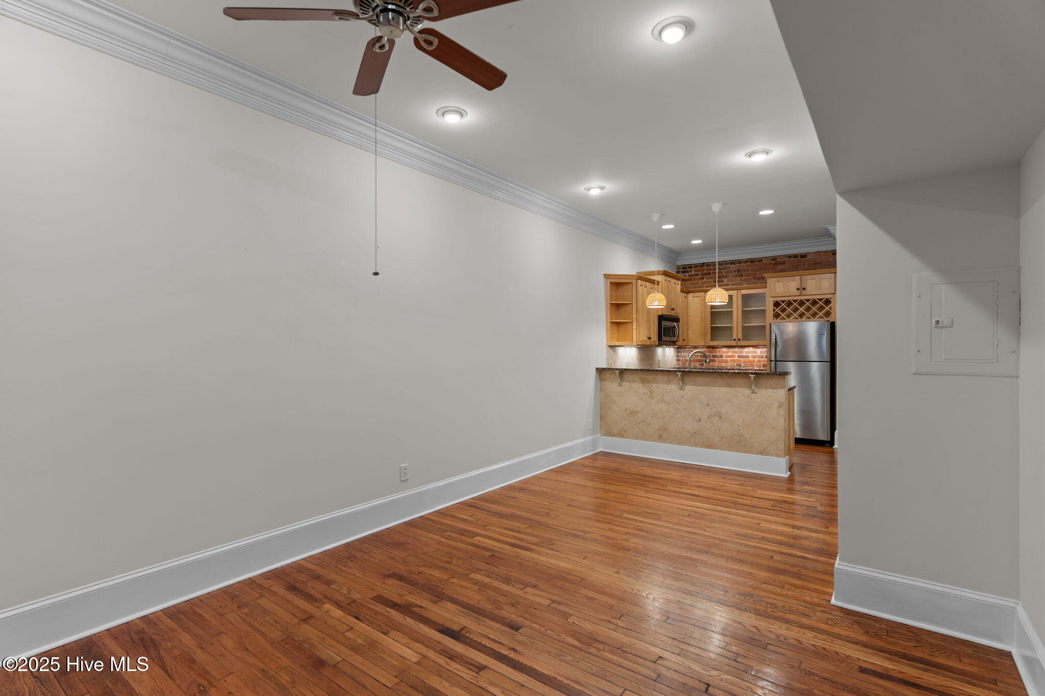 100535047 | Photo 23