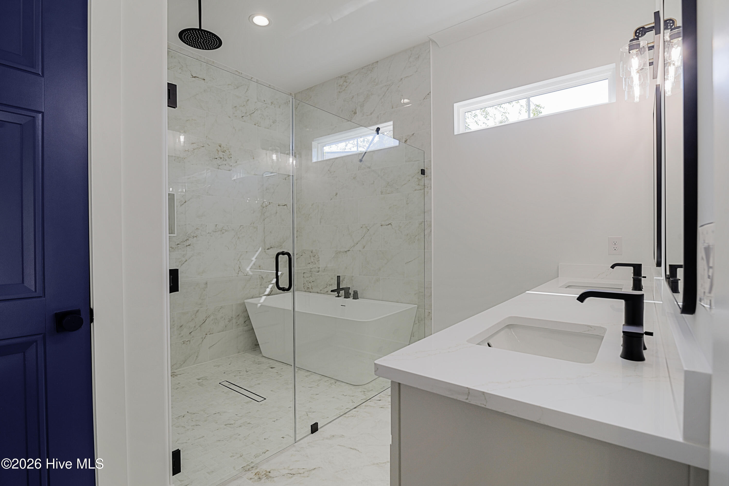 100563417 | Photo 35