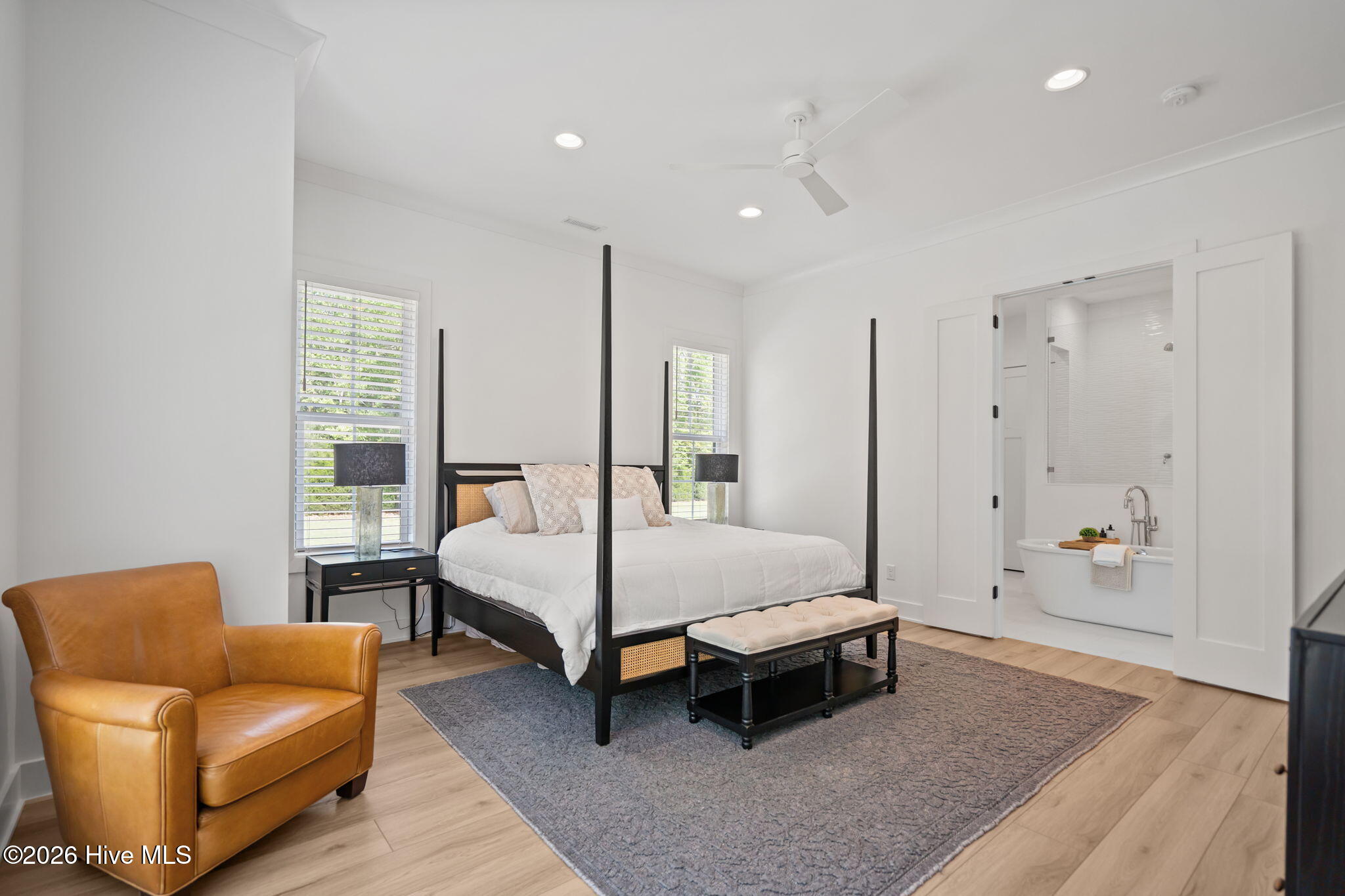 100566934 | Photo 31