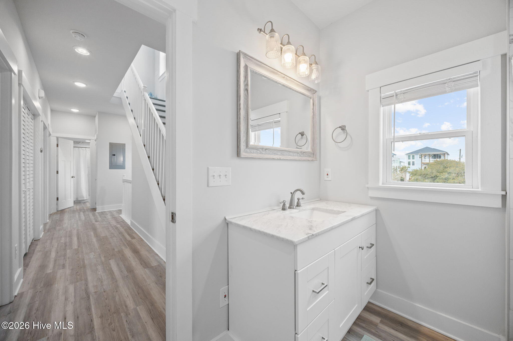 100557334 | Photo 23