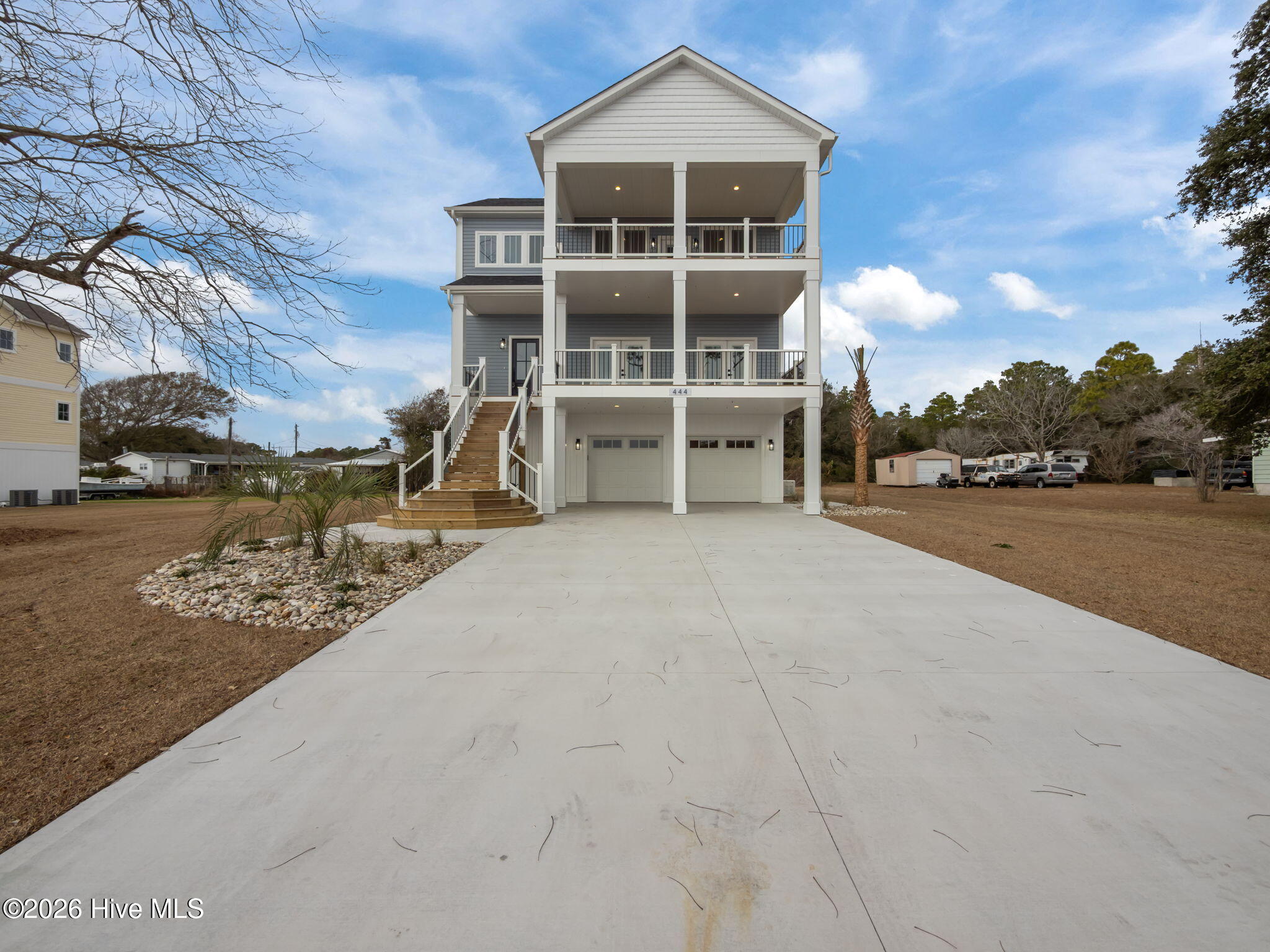 Huge double driveway with plenty of space