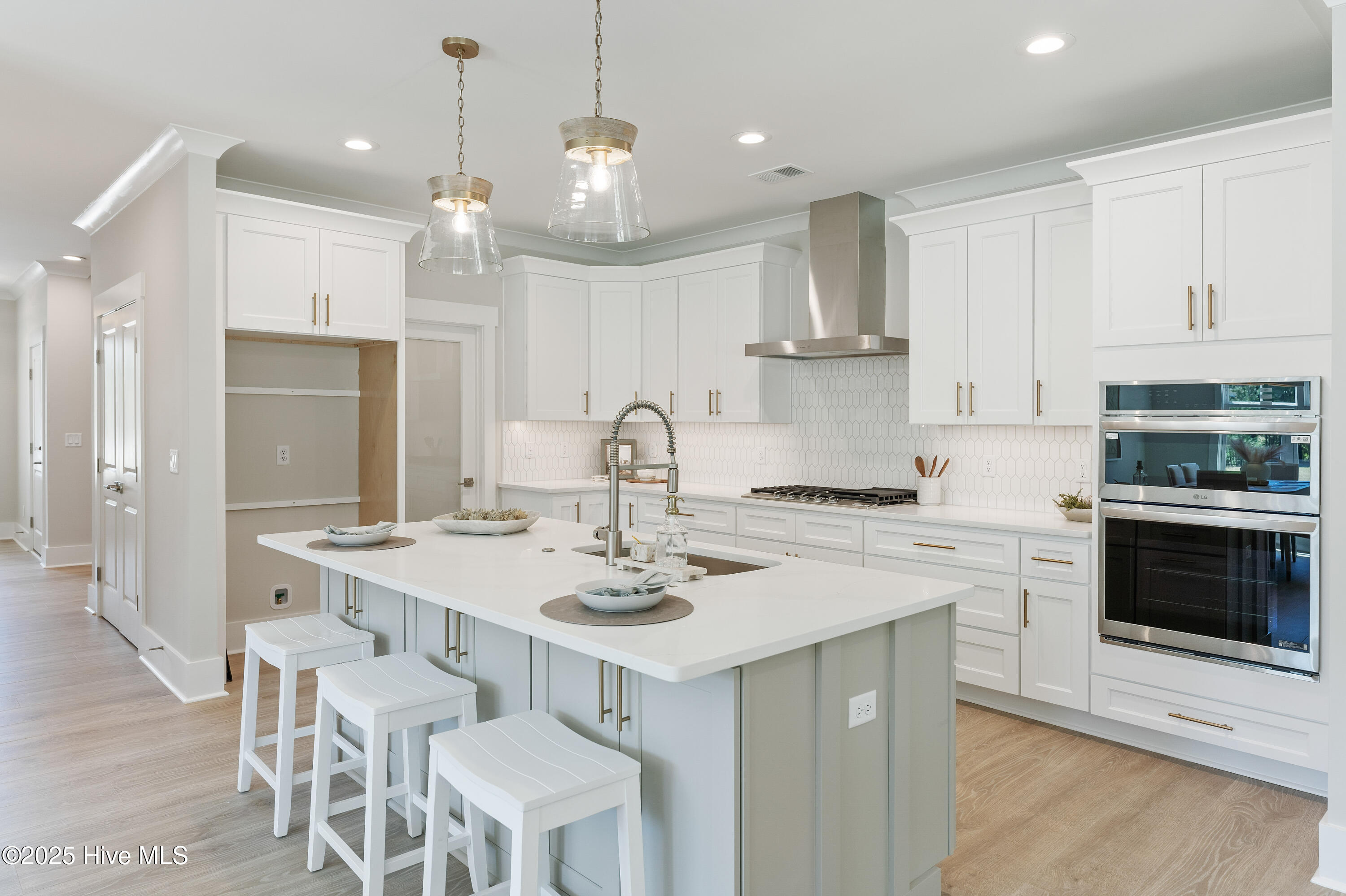 100547015 | Photo 29