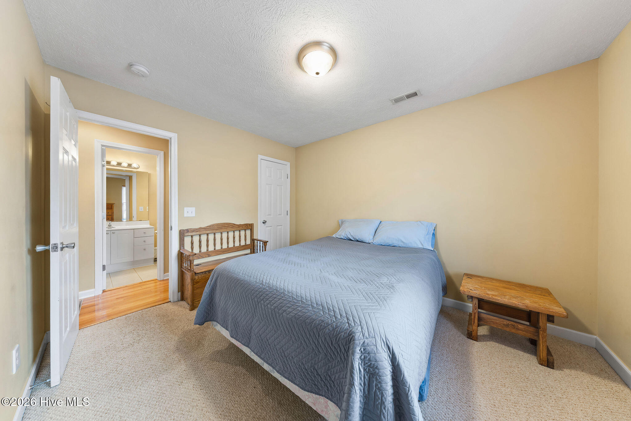 100551097 | Photo 23