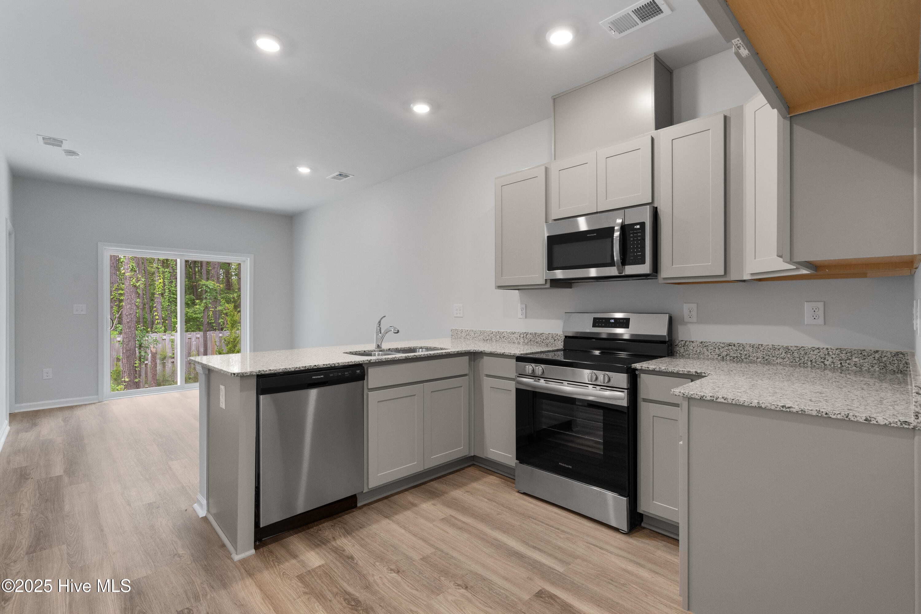 100511298 | Photo 29