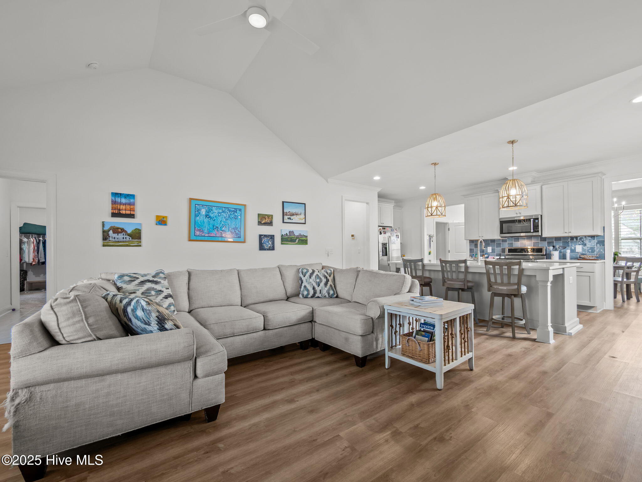 100528285 | Photo 35