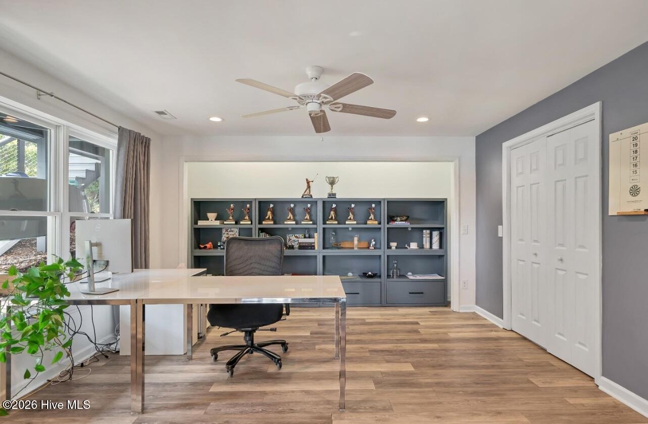 3rd bed (currently set up as office)