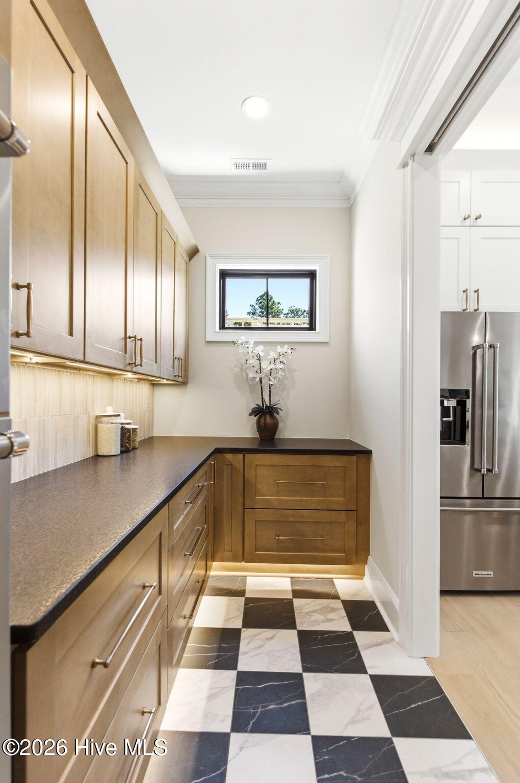 100570119 | Photo 33