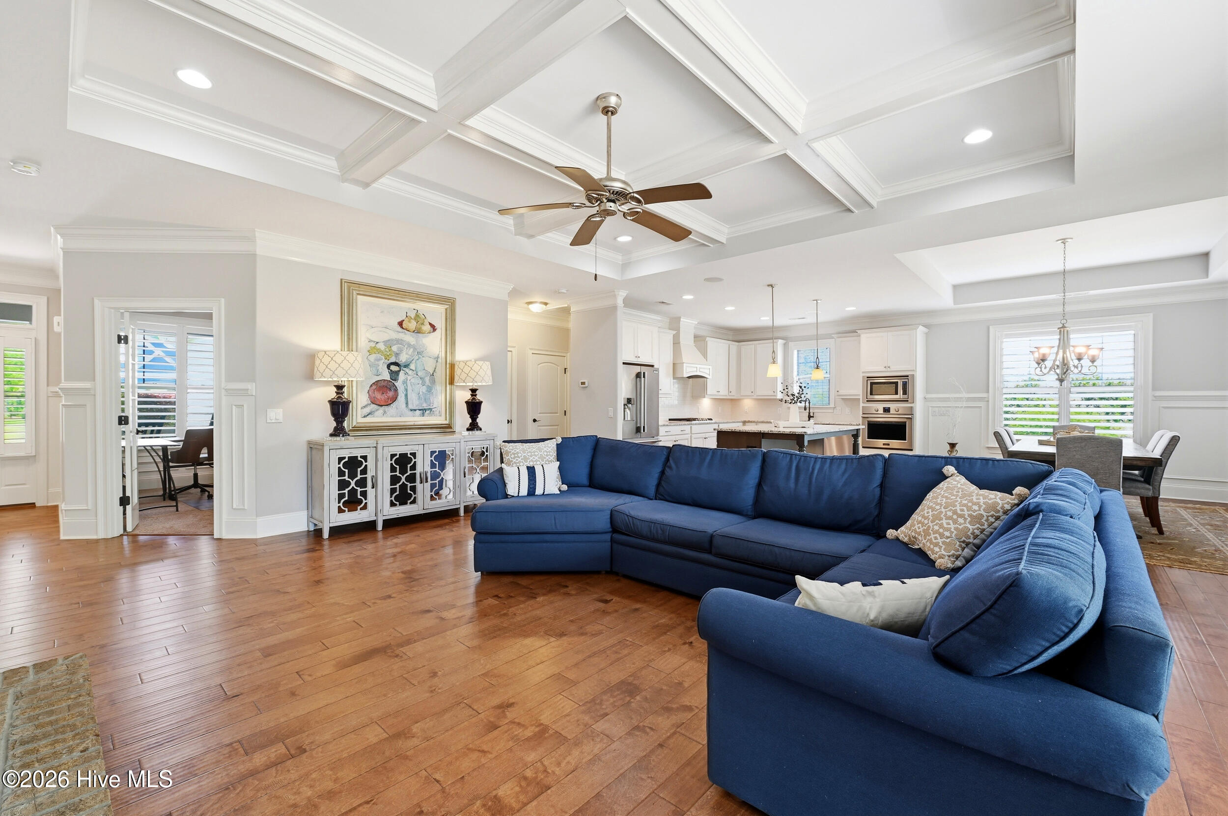 100567855 | Photo 11