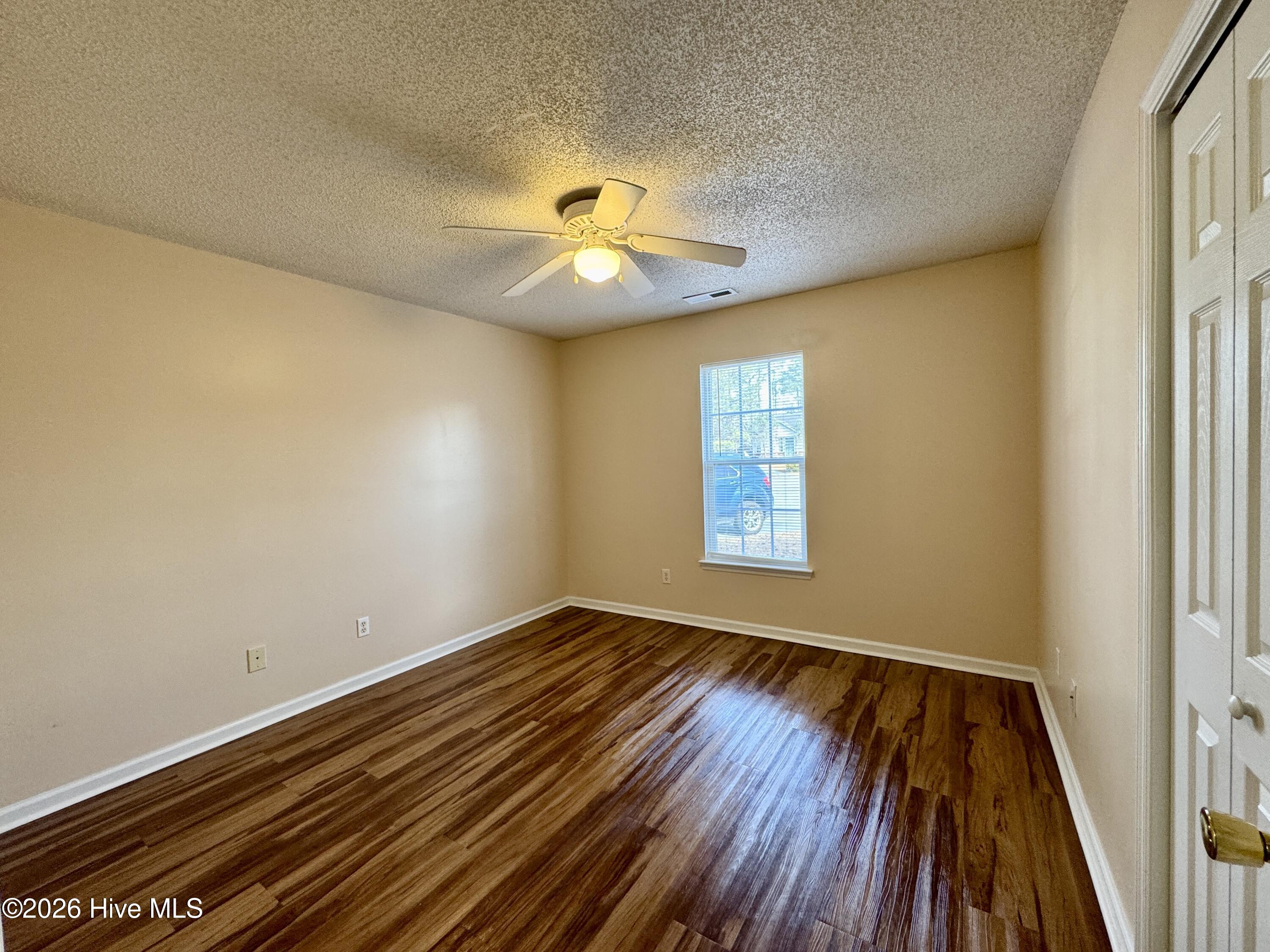 100548183 | Photo 11