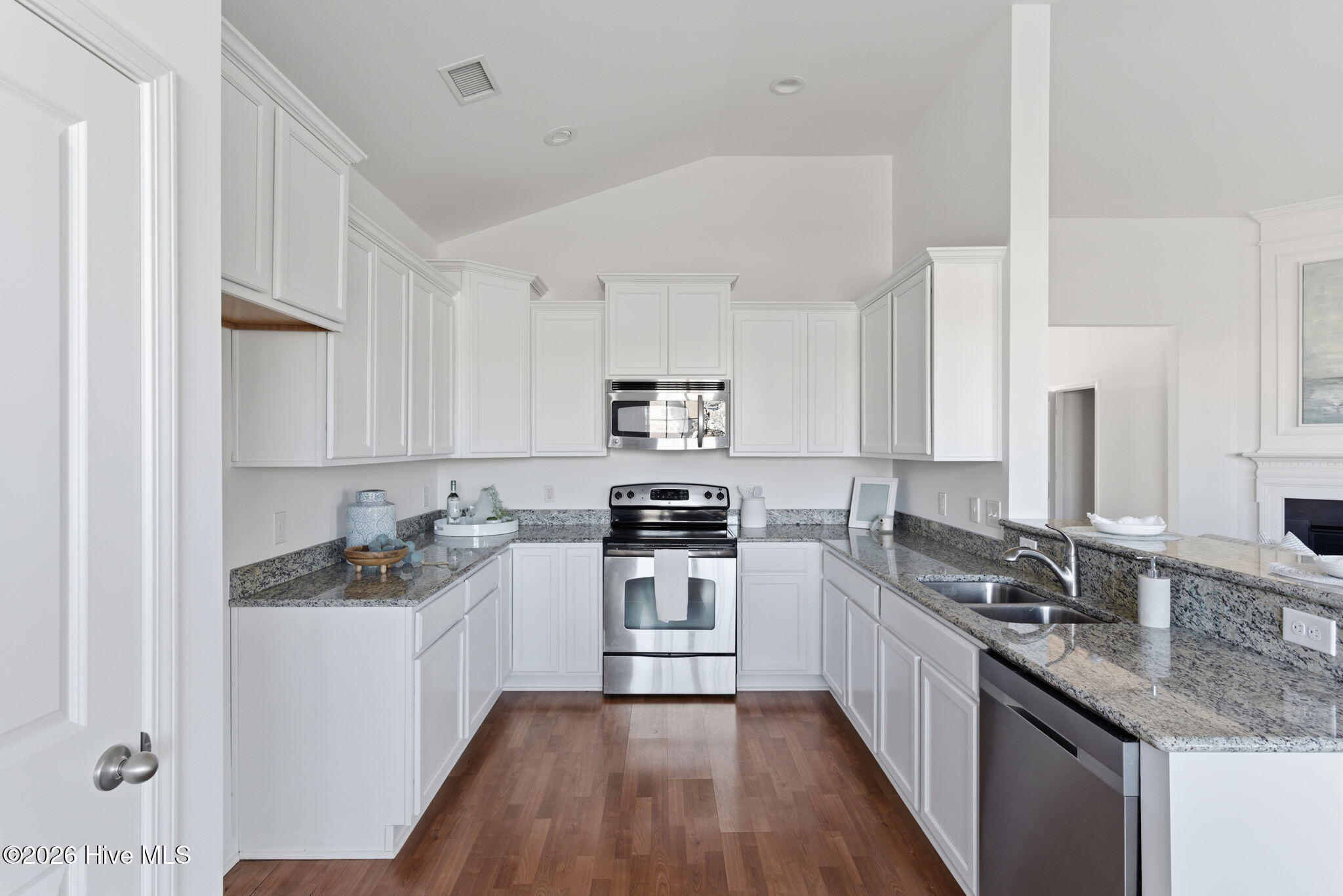 100547830 | Photo 16