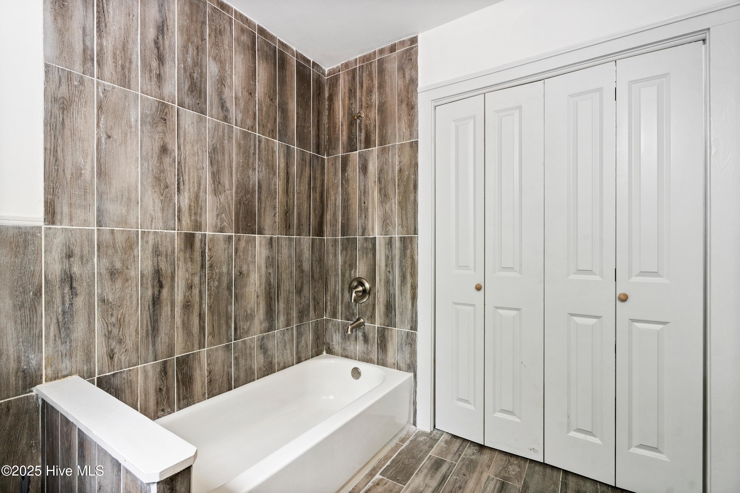 100522138 | Photo 21