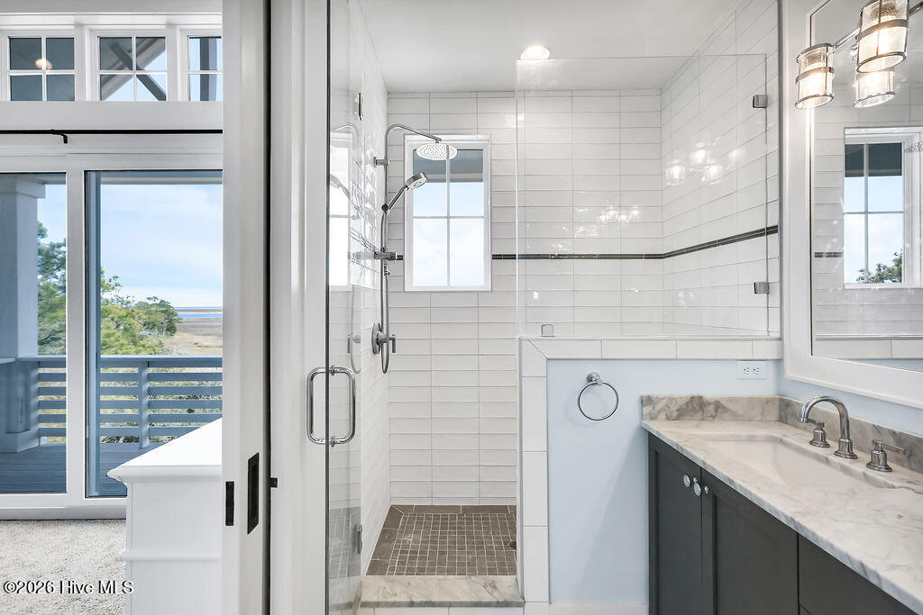 100564956 | Photo 34