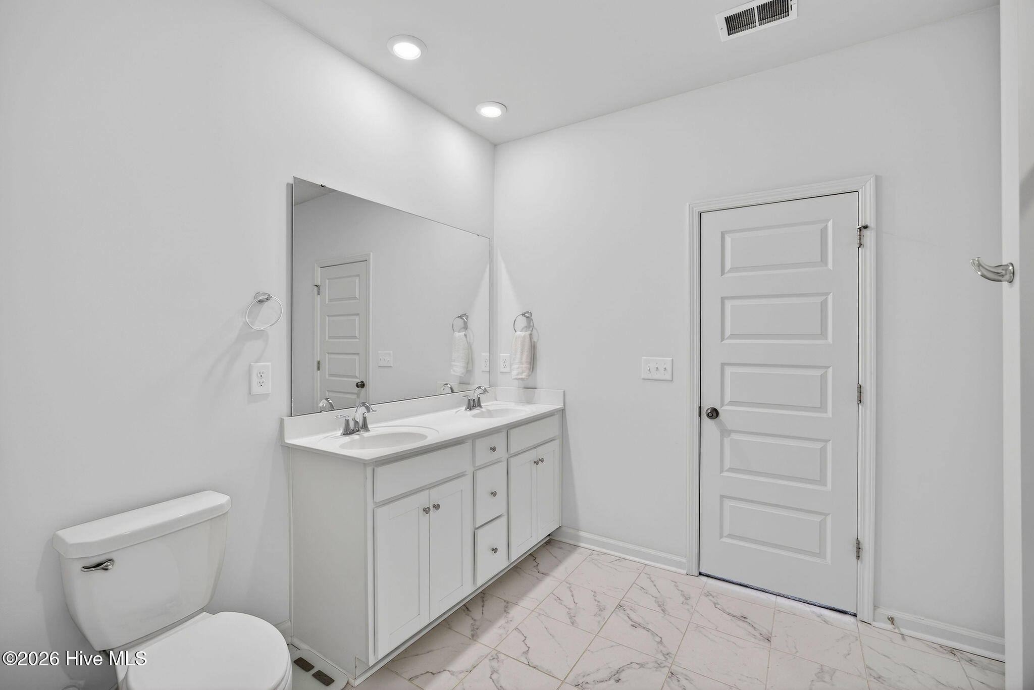 100561560 | Photo 25