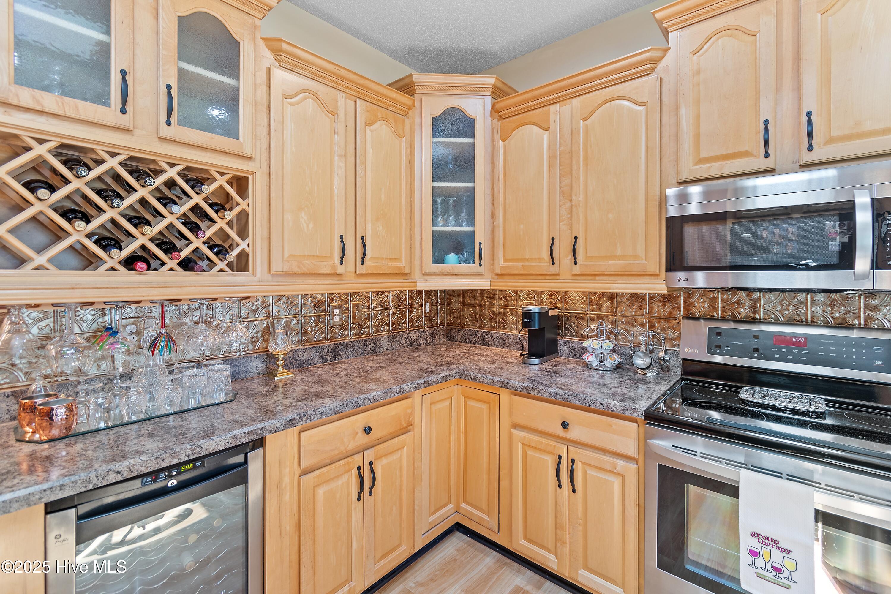 100518385 | Photo 15