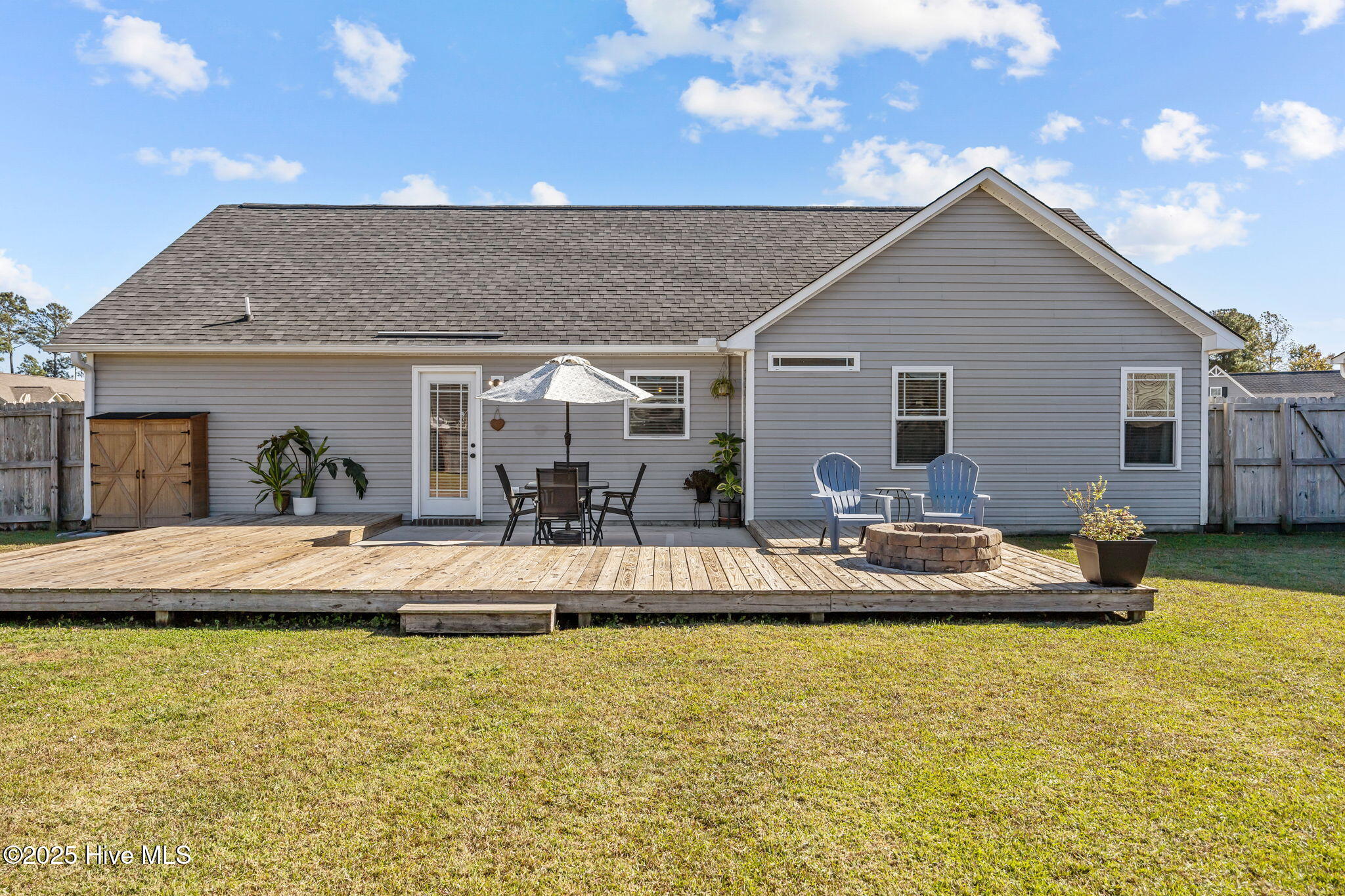 100537004 | Photo 33