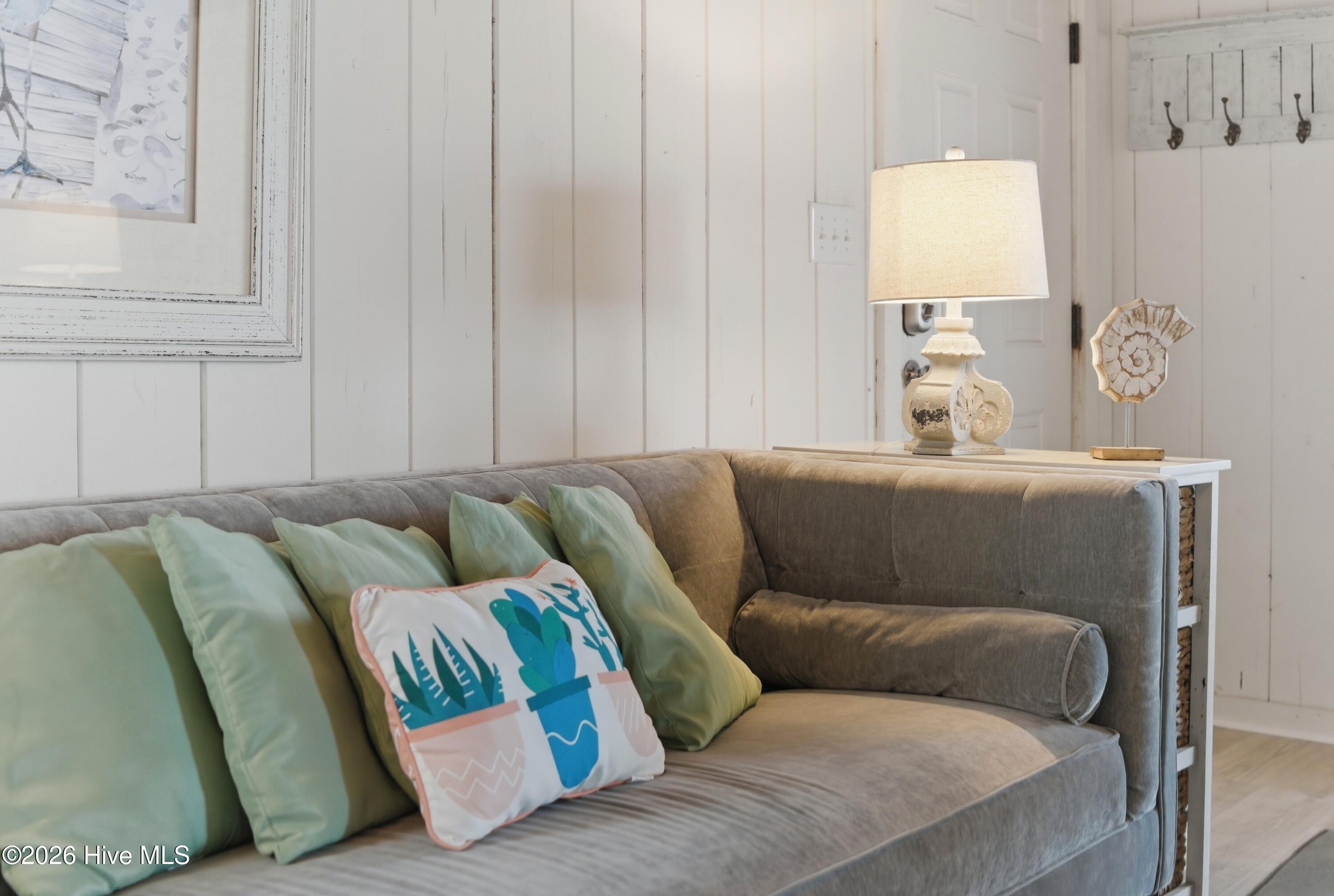 100570347 | Photo 17