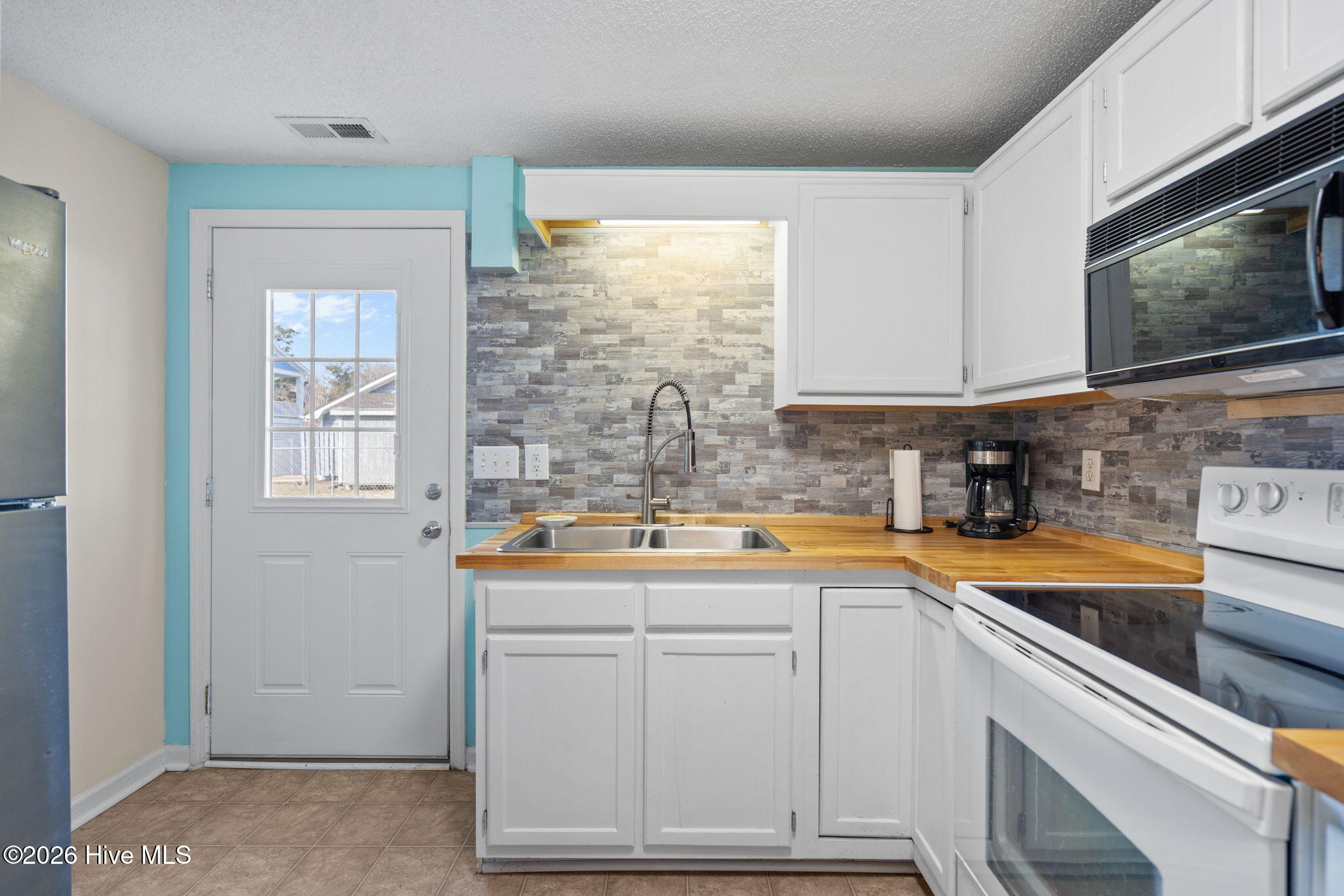 100558110 | Photo 43