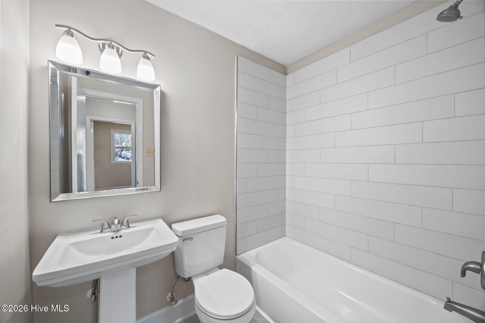 100558216 | Photo 24