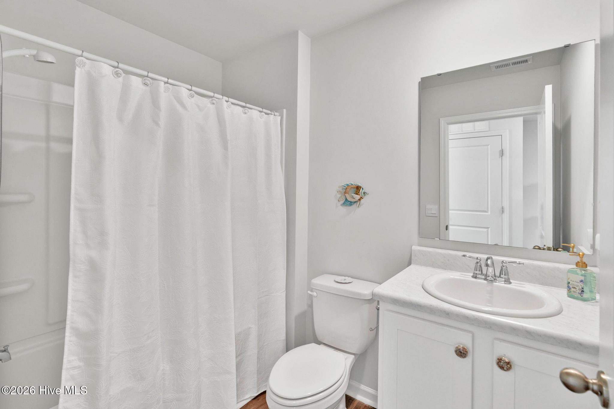 100563987 | Photo 23