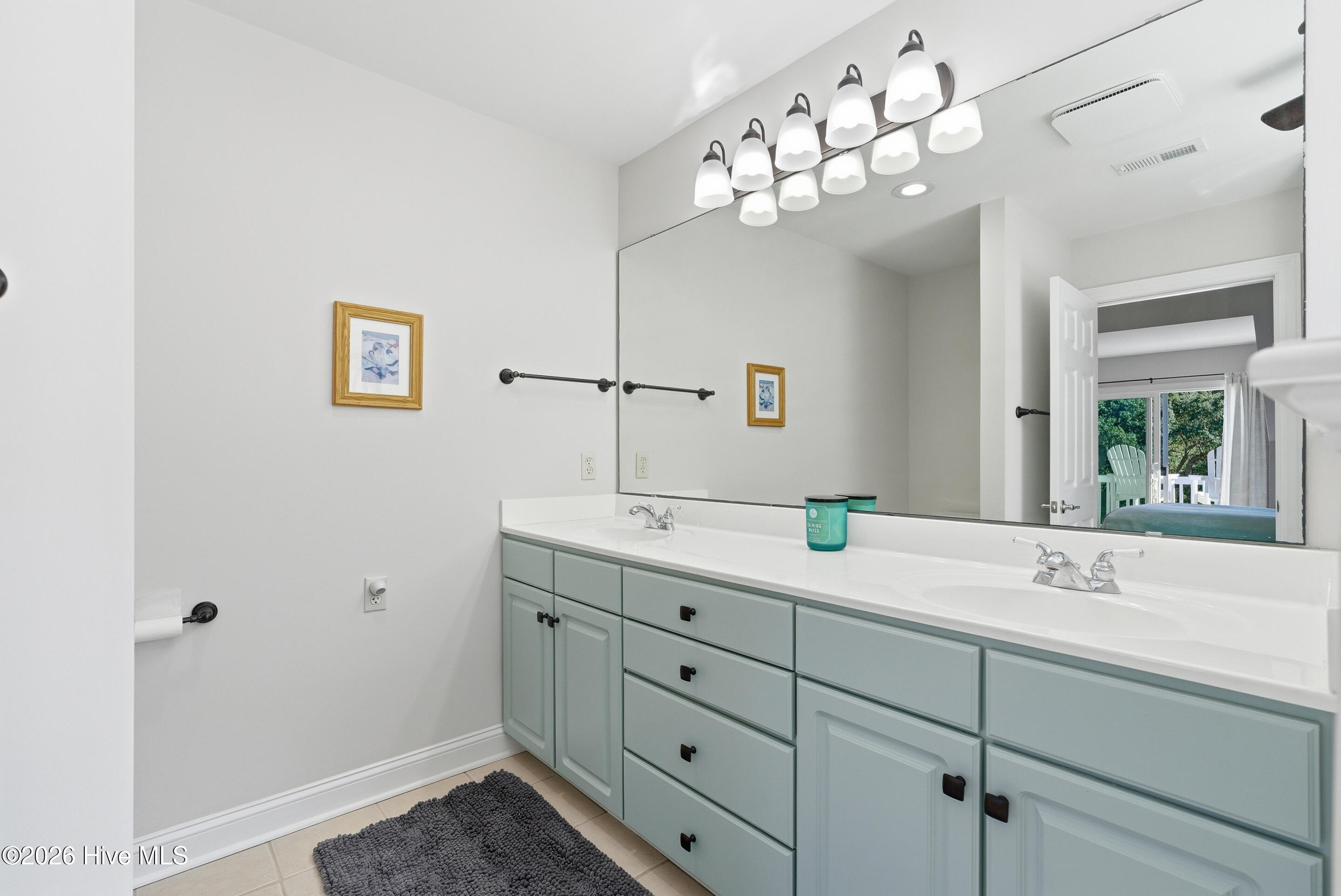 100561643 | Photo 39