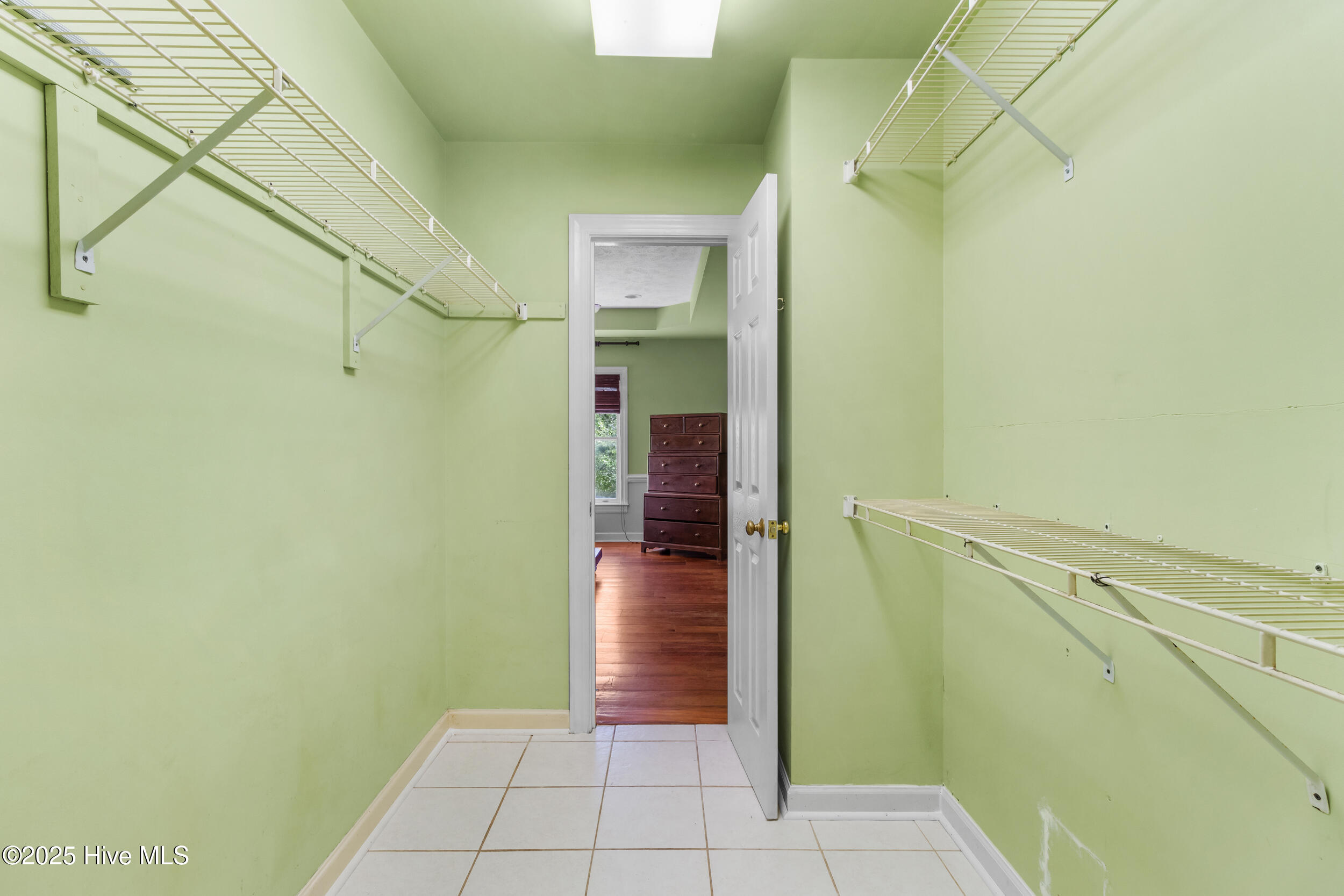 100502660 | Photo 23