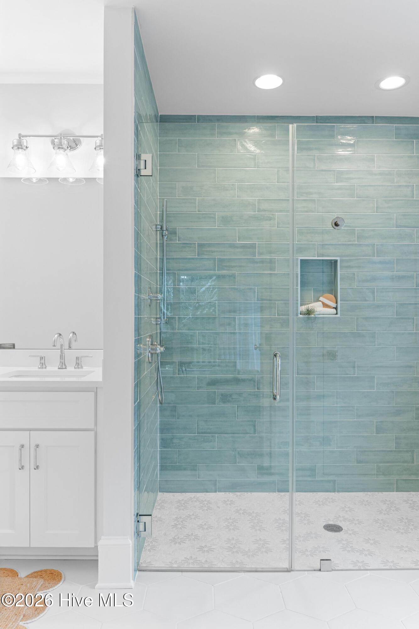 100554015 | Photo 36