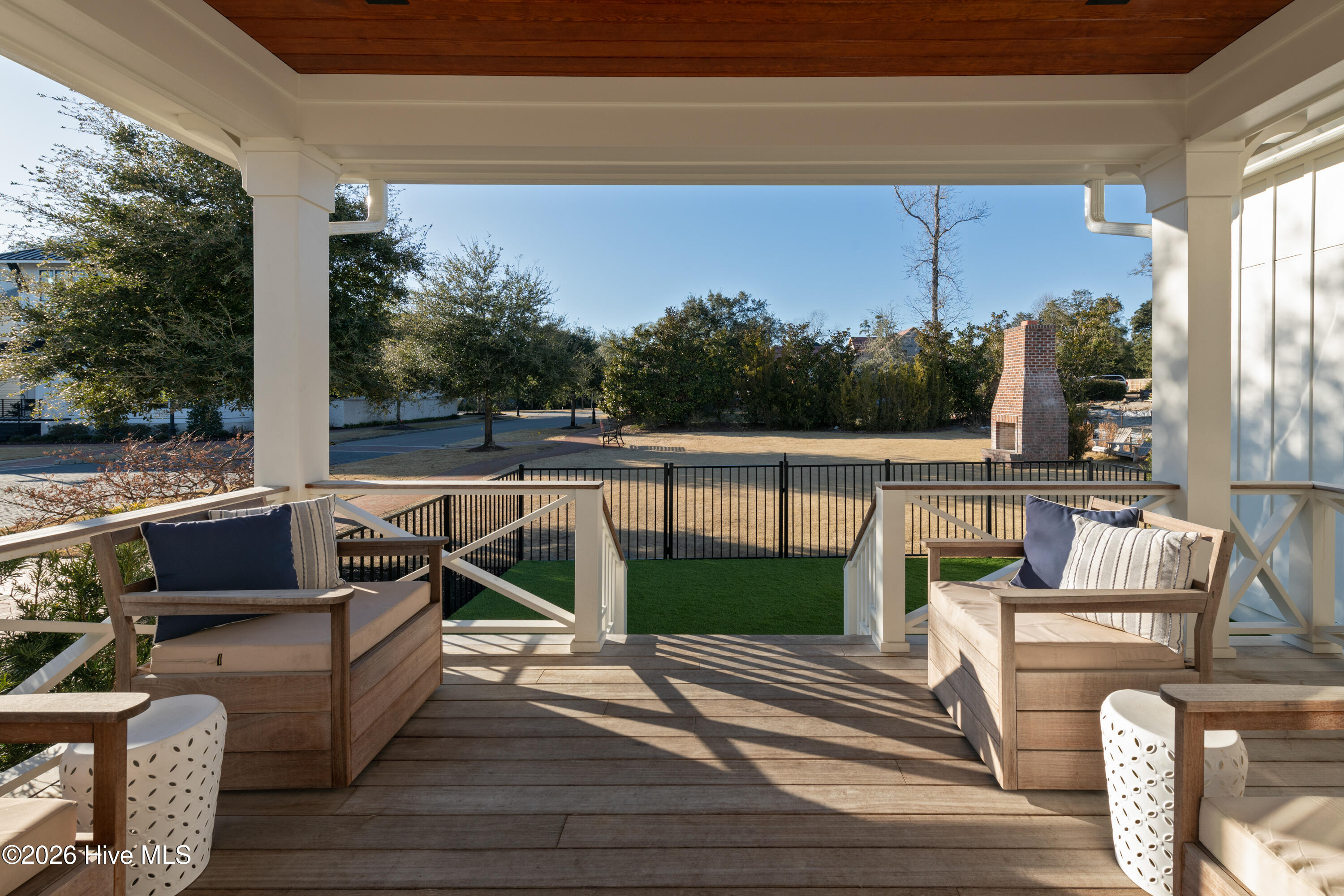 100553273 | Photo 32