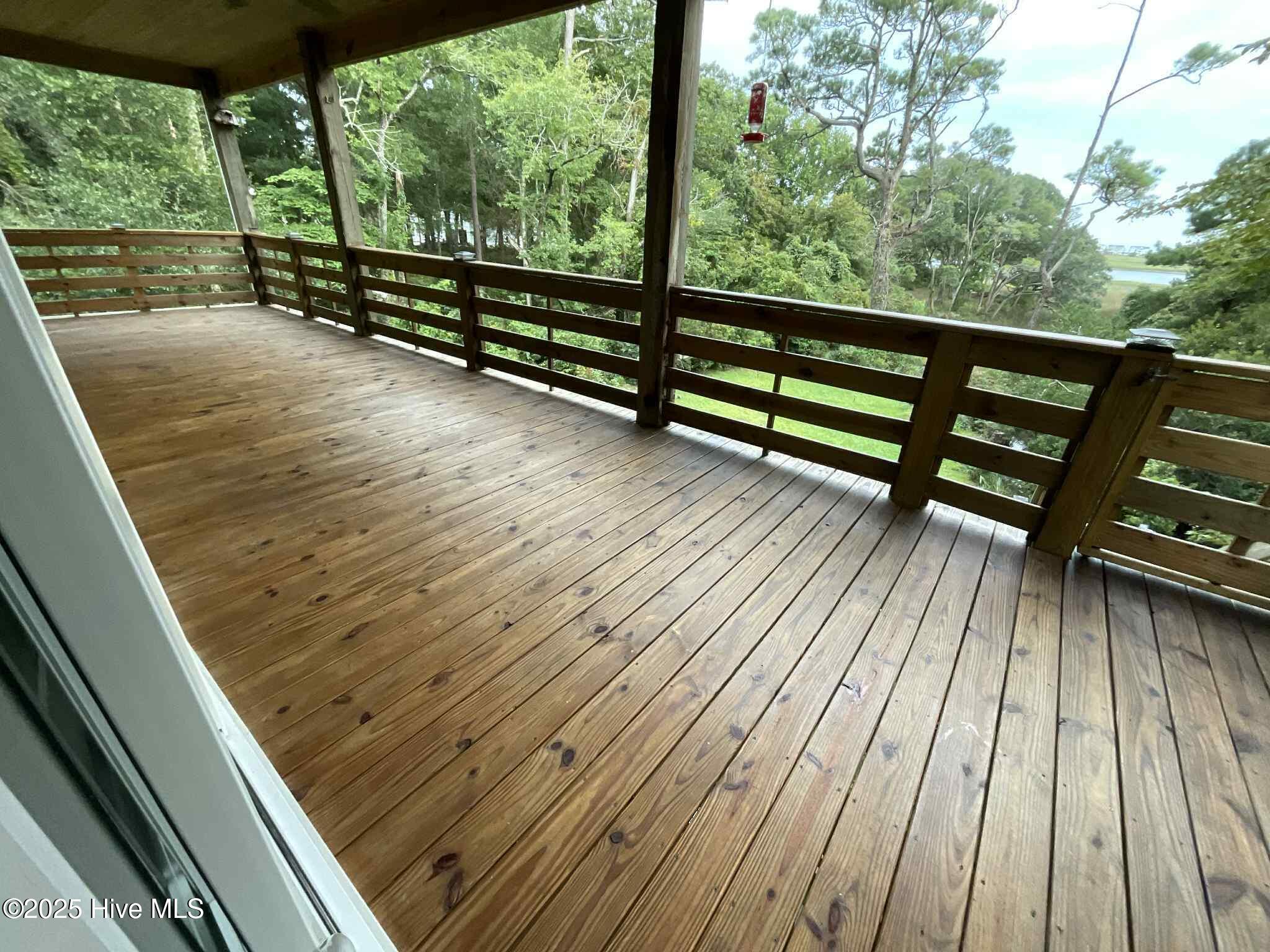 100547303 | Photo 16