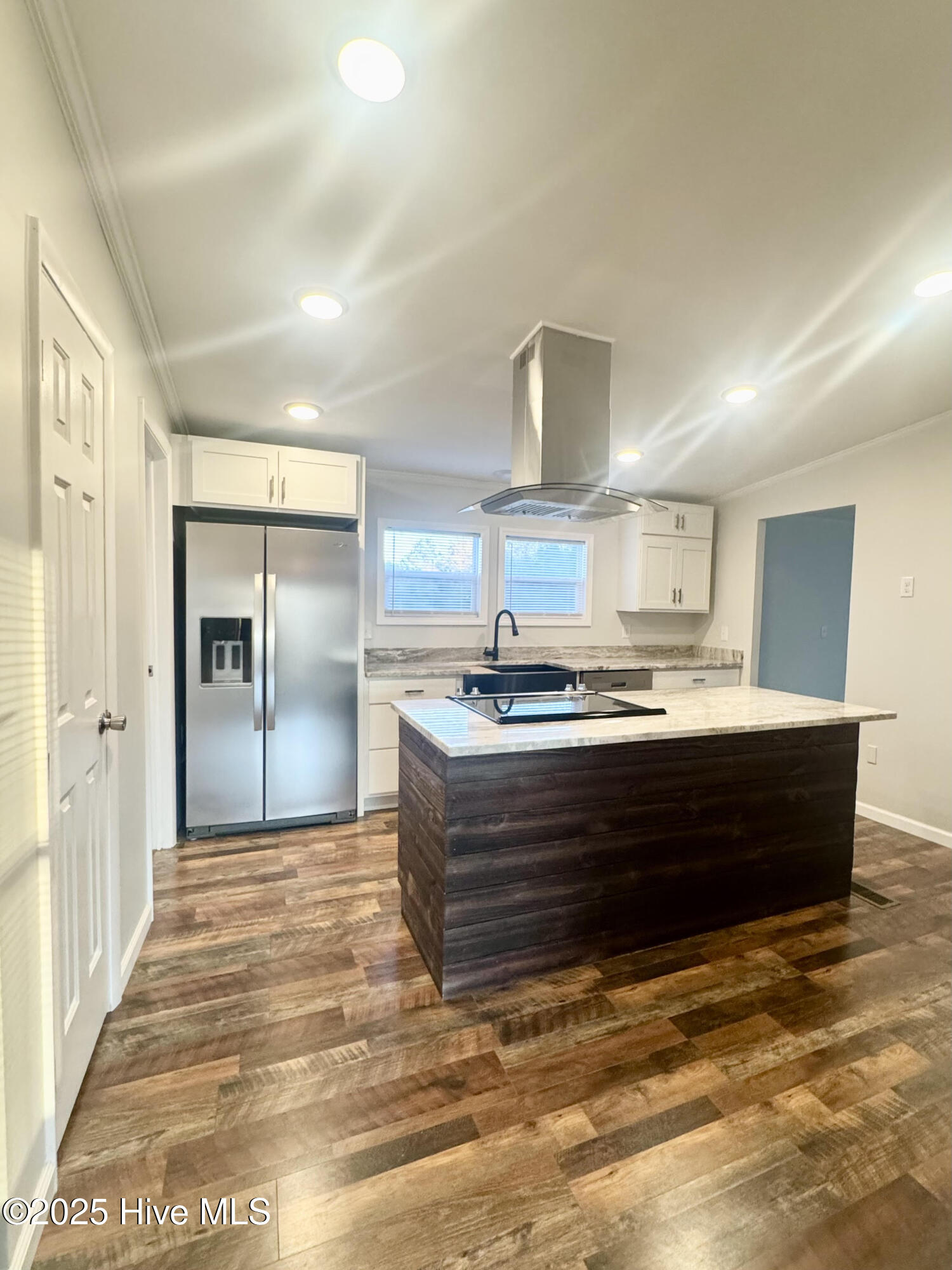 100546285 | Photo 19