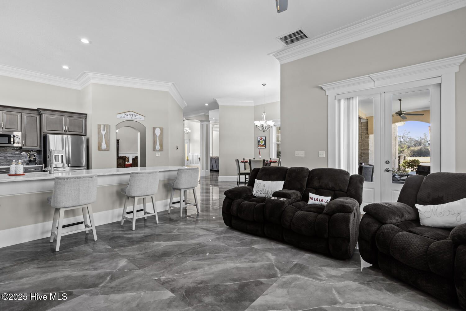 100546022 | Photo 25