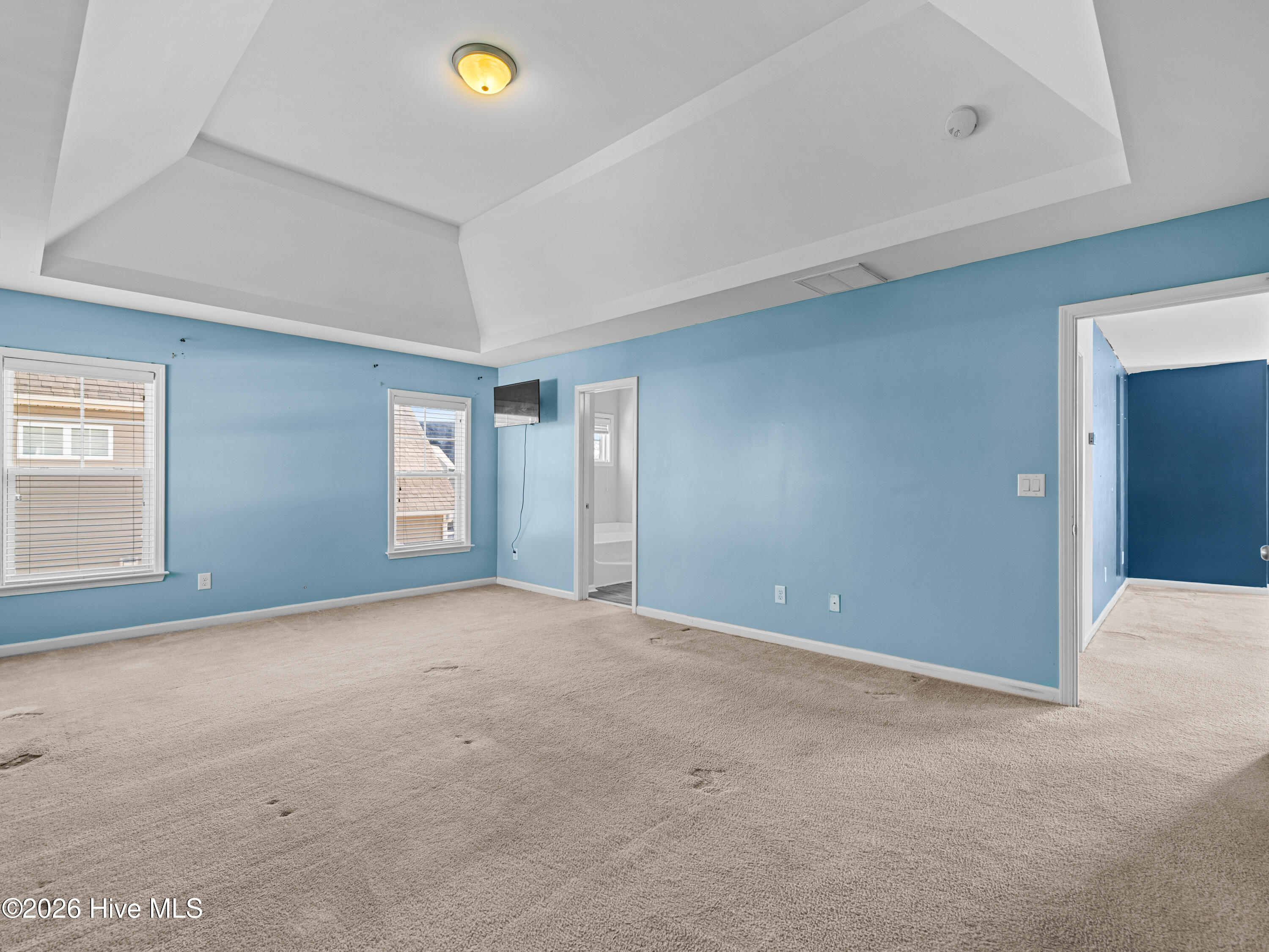 100553389 | Photo 36