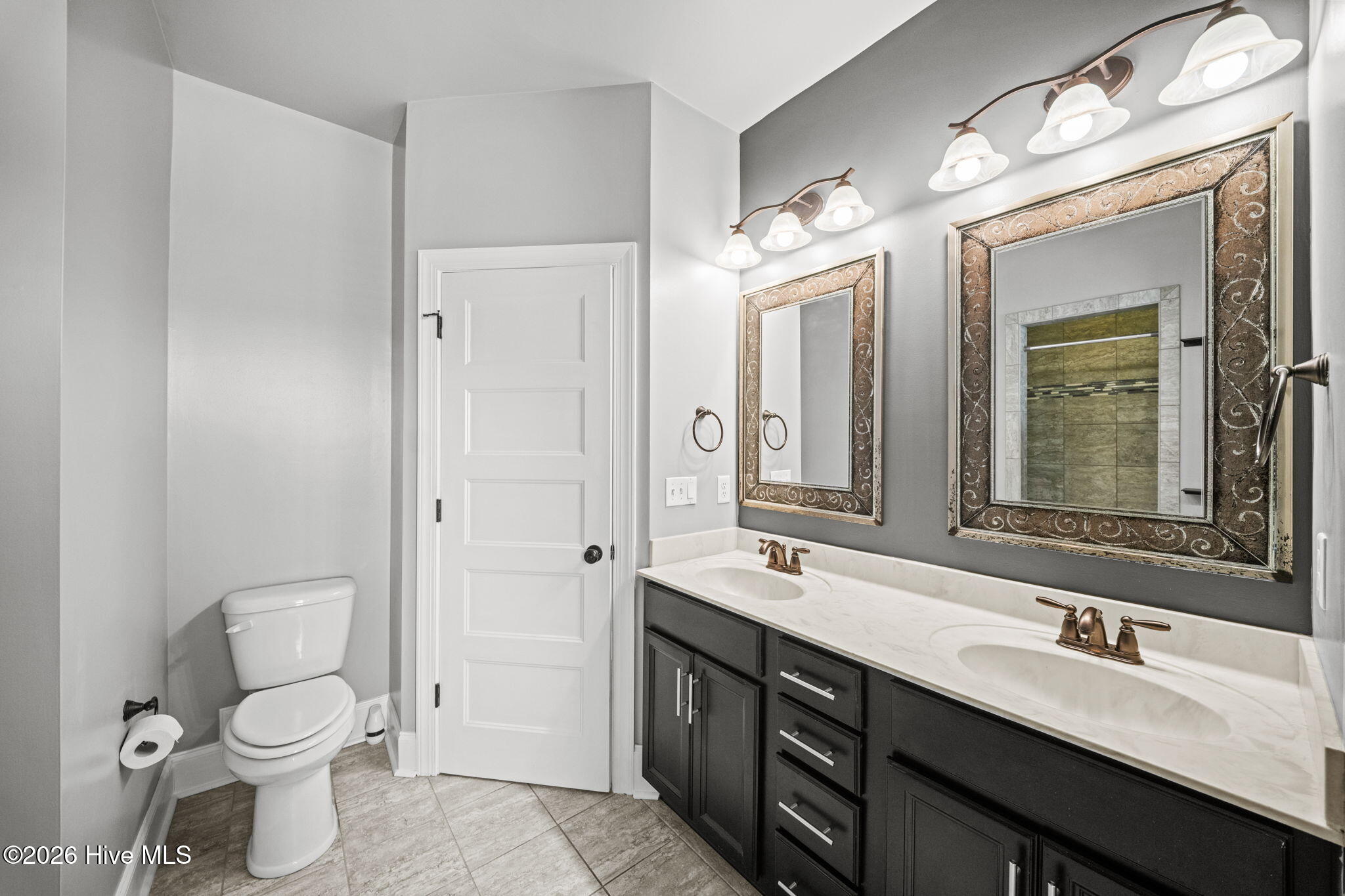 100565023 | Photo 22