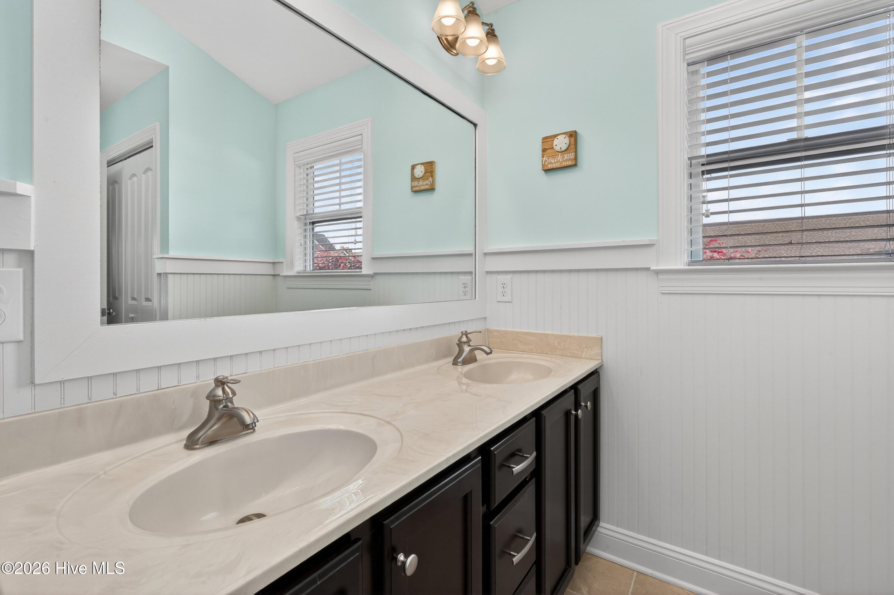 100566210 | Photo 19