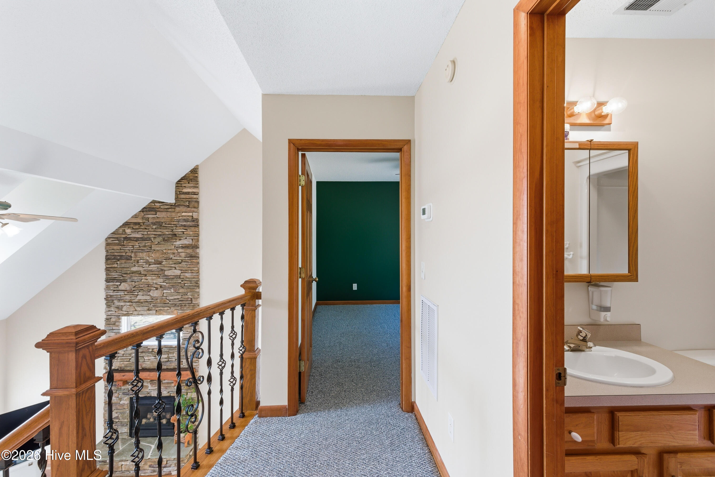 100558981 | Photo 16