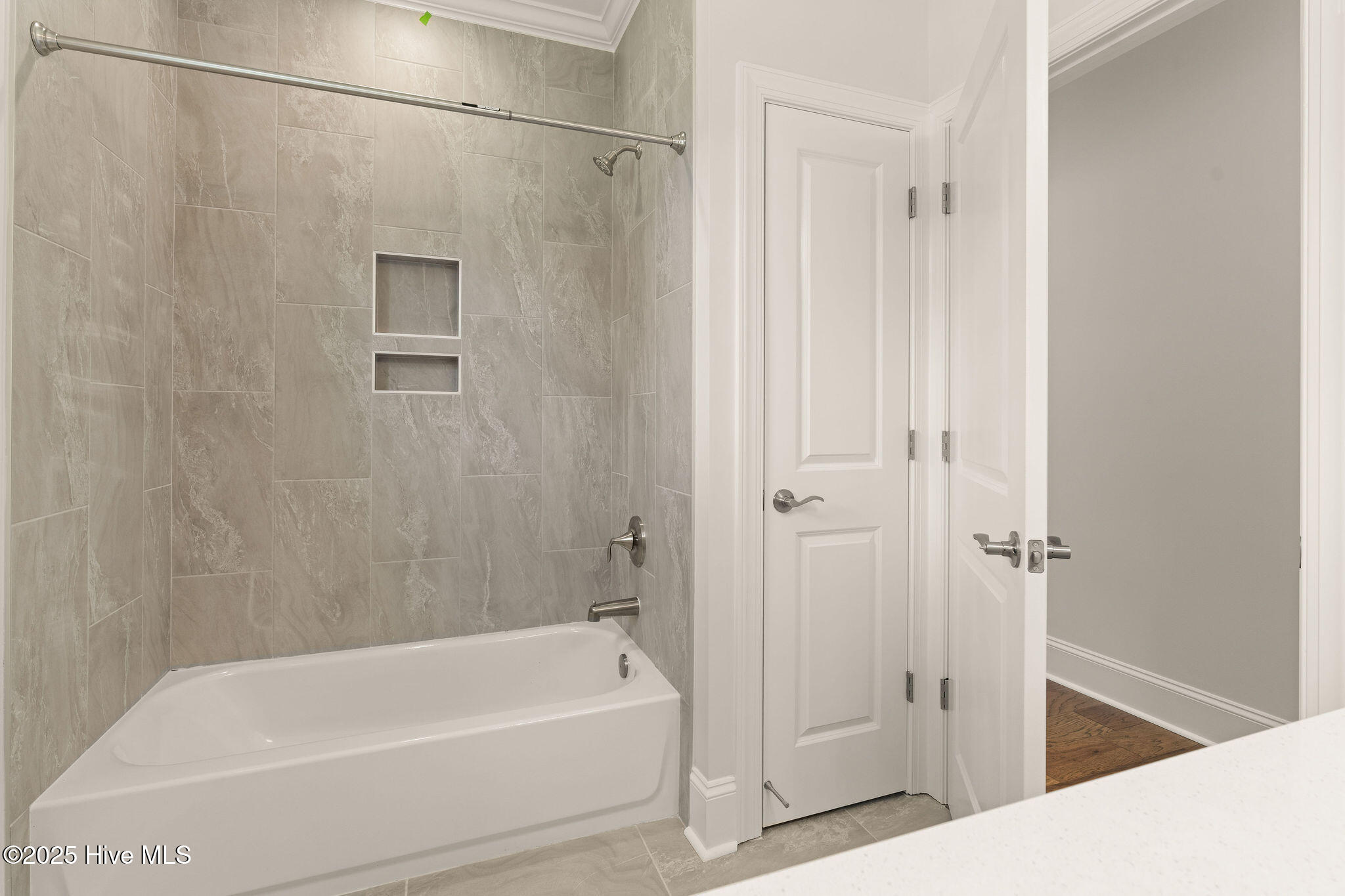 100530000 | Photo 57