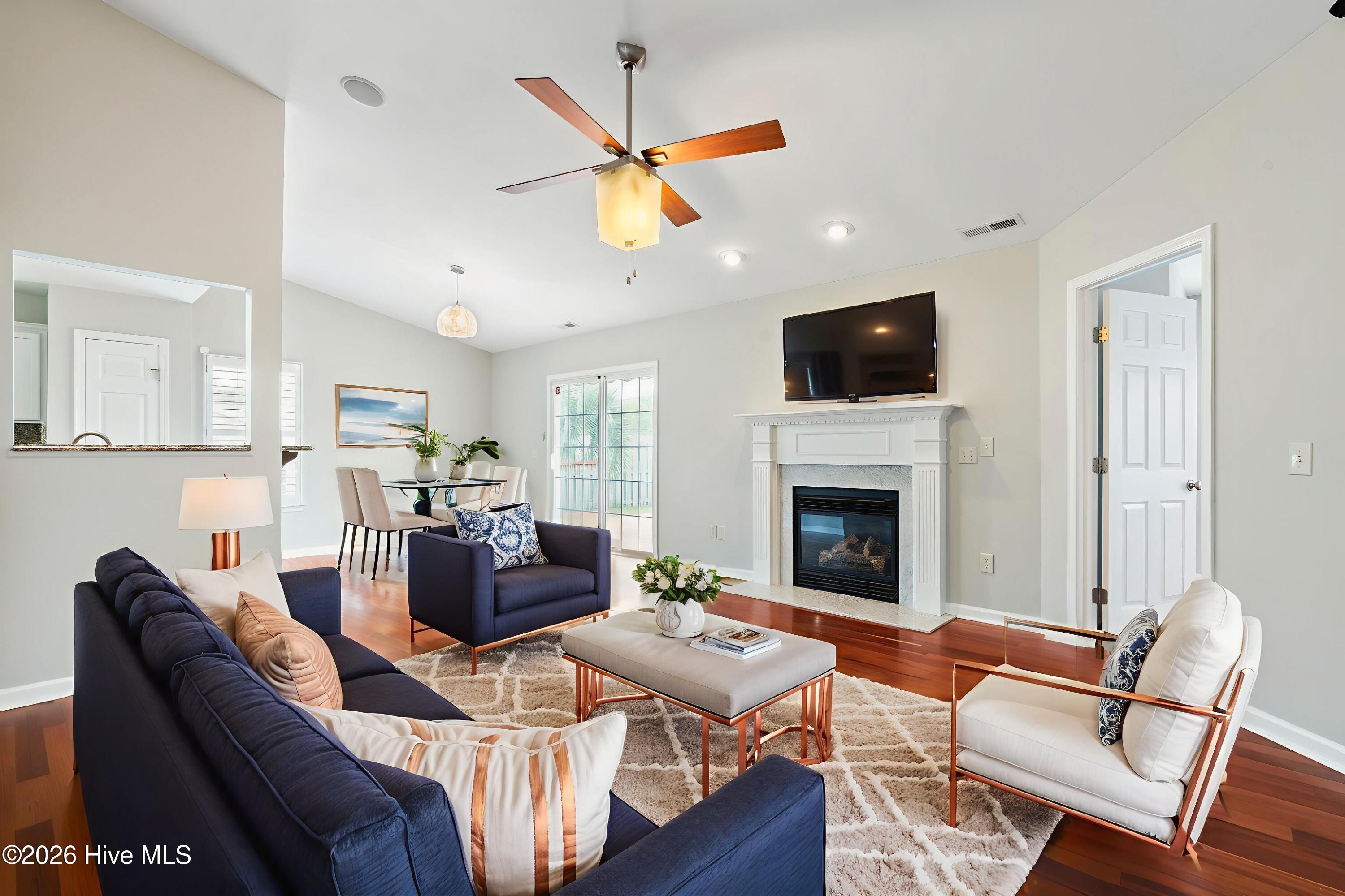 100538877 | Photo 11