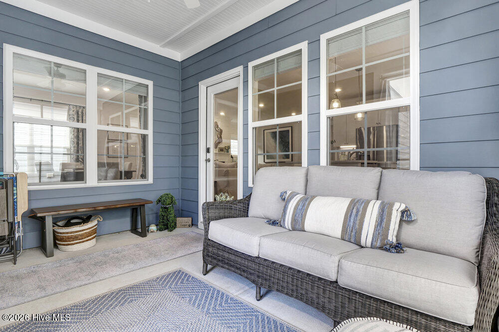 100558129 | Photo 47