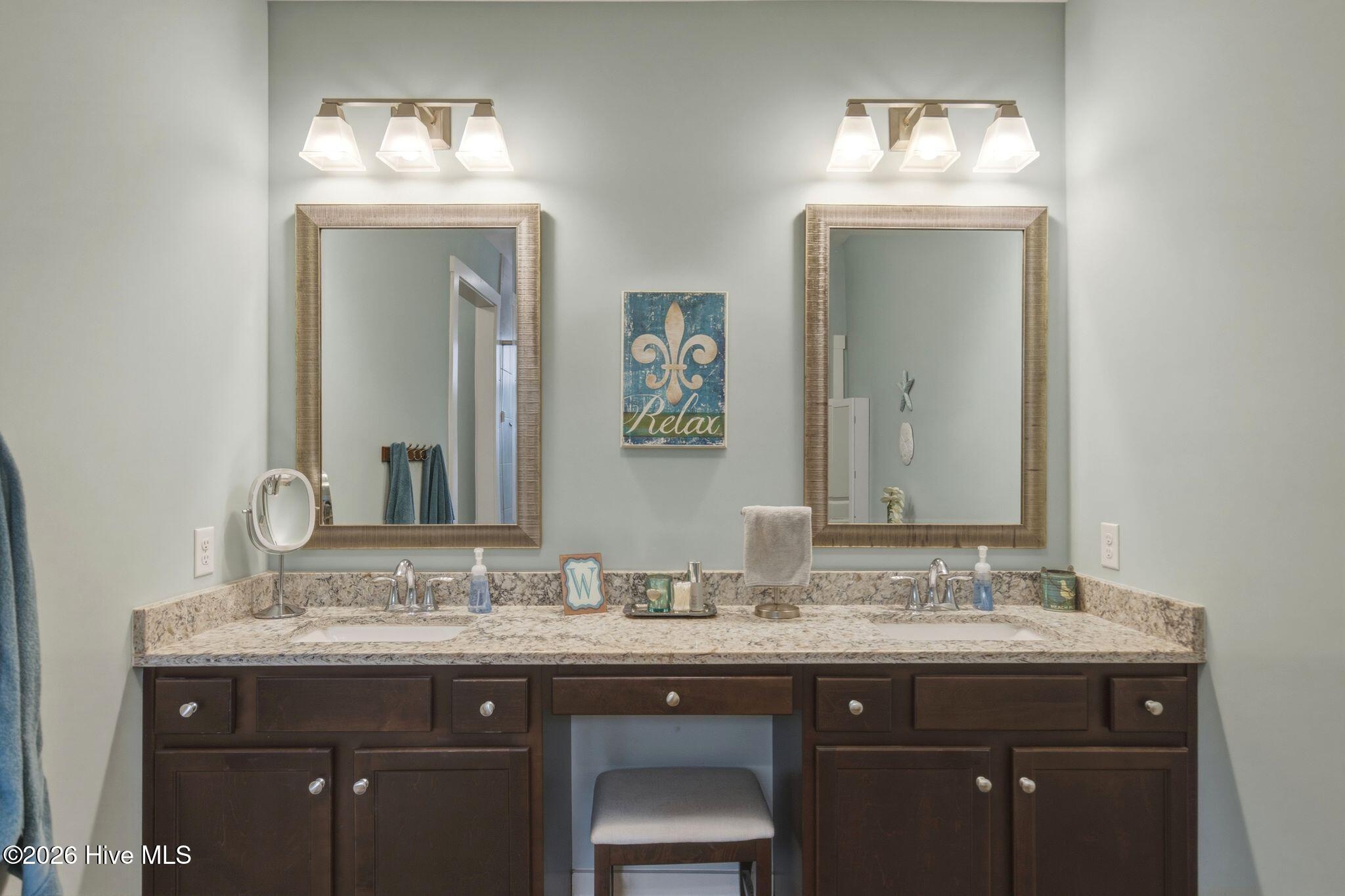 100560702 | Photo 51