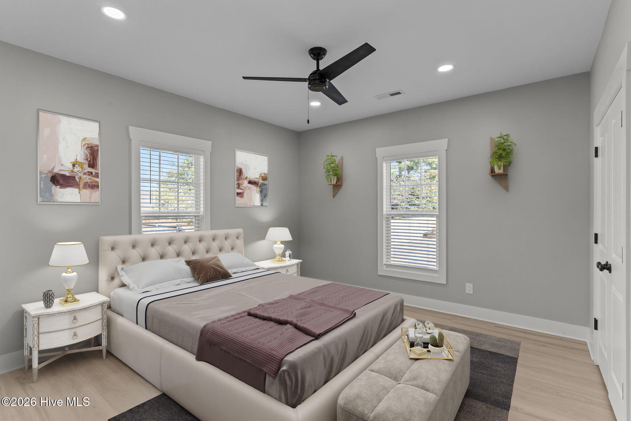 100548399 | Photo 36