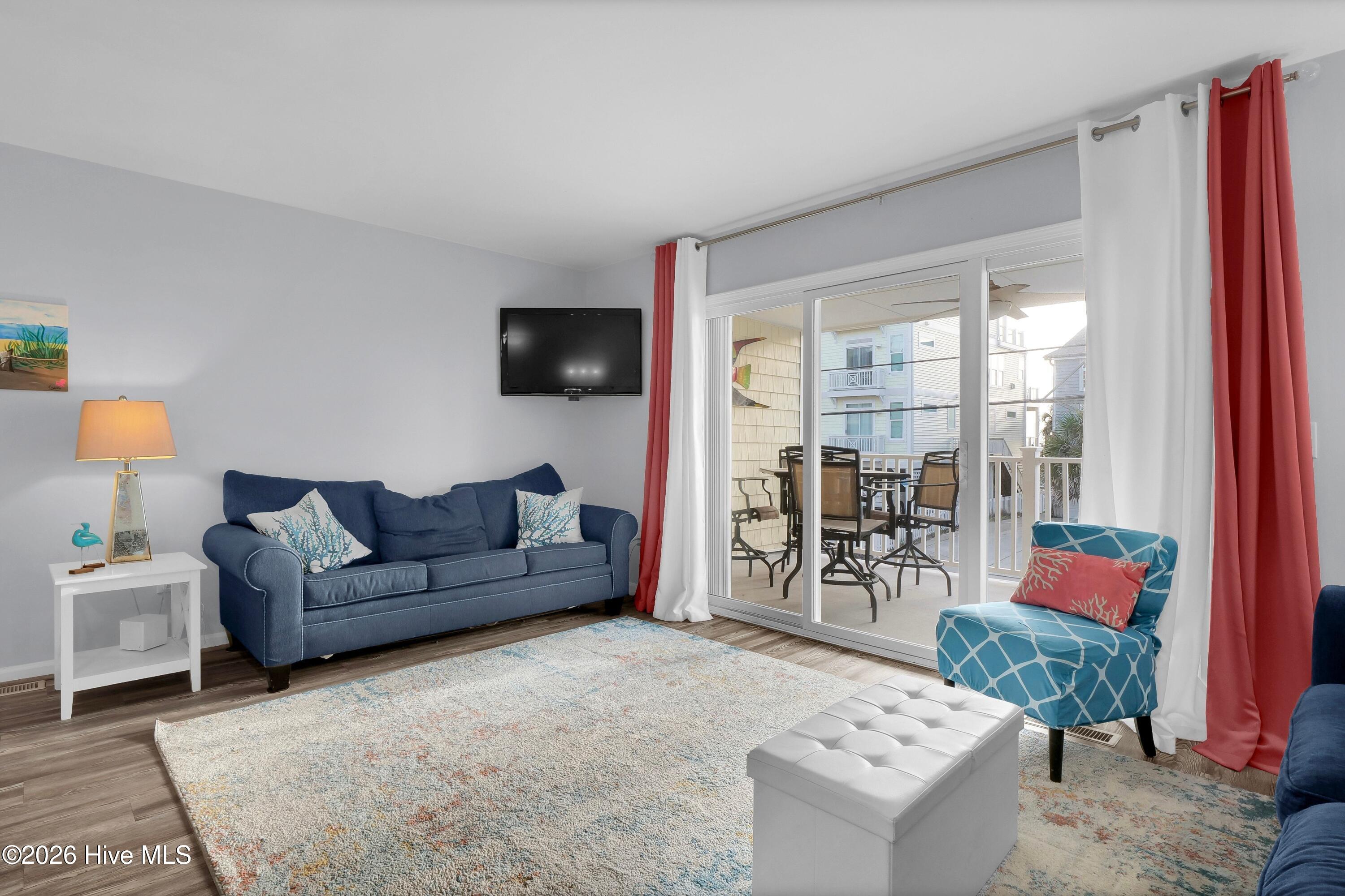 100549670 | Photo 15