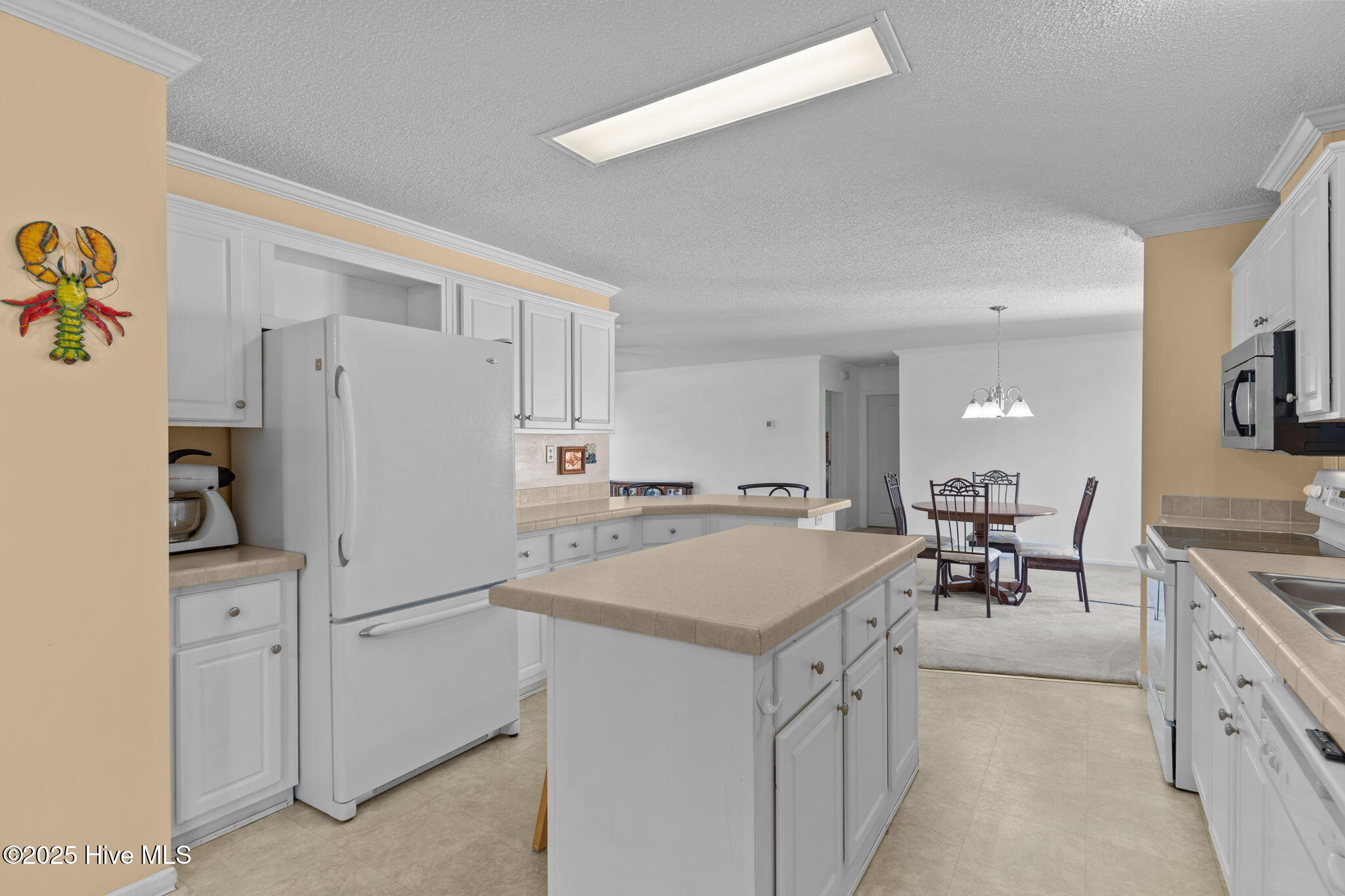 100535102 | Photo 11