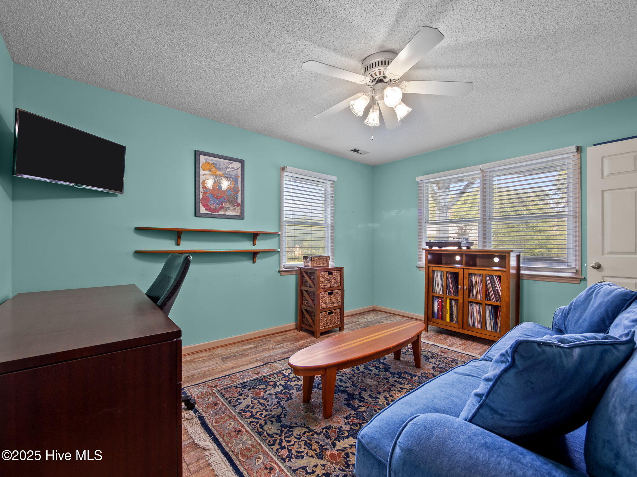 100535865 | Photo 43