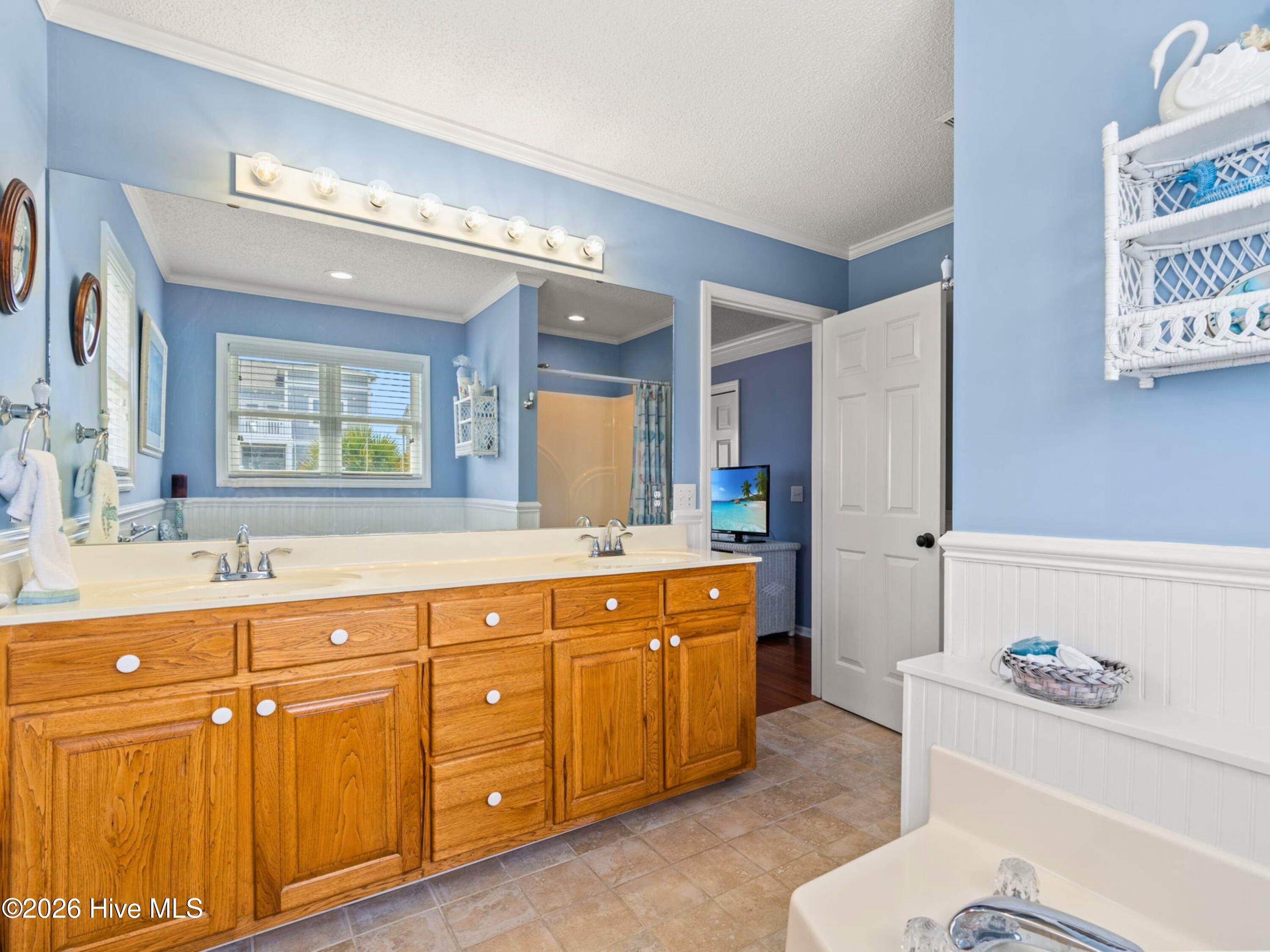 100564720 | Photo 15