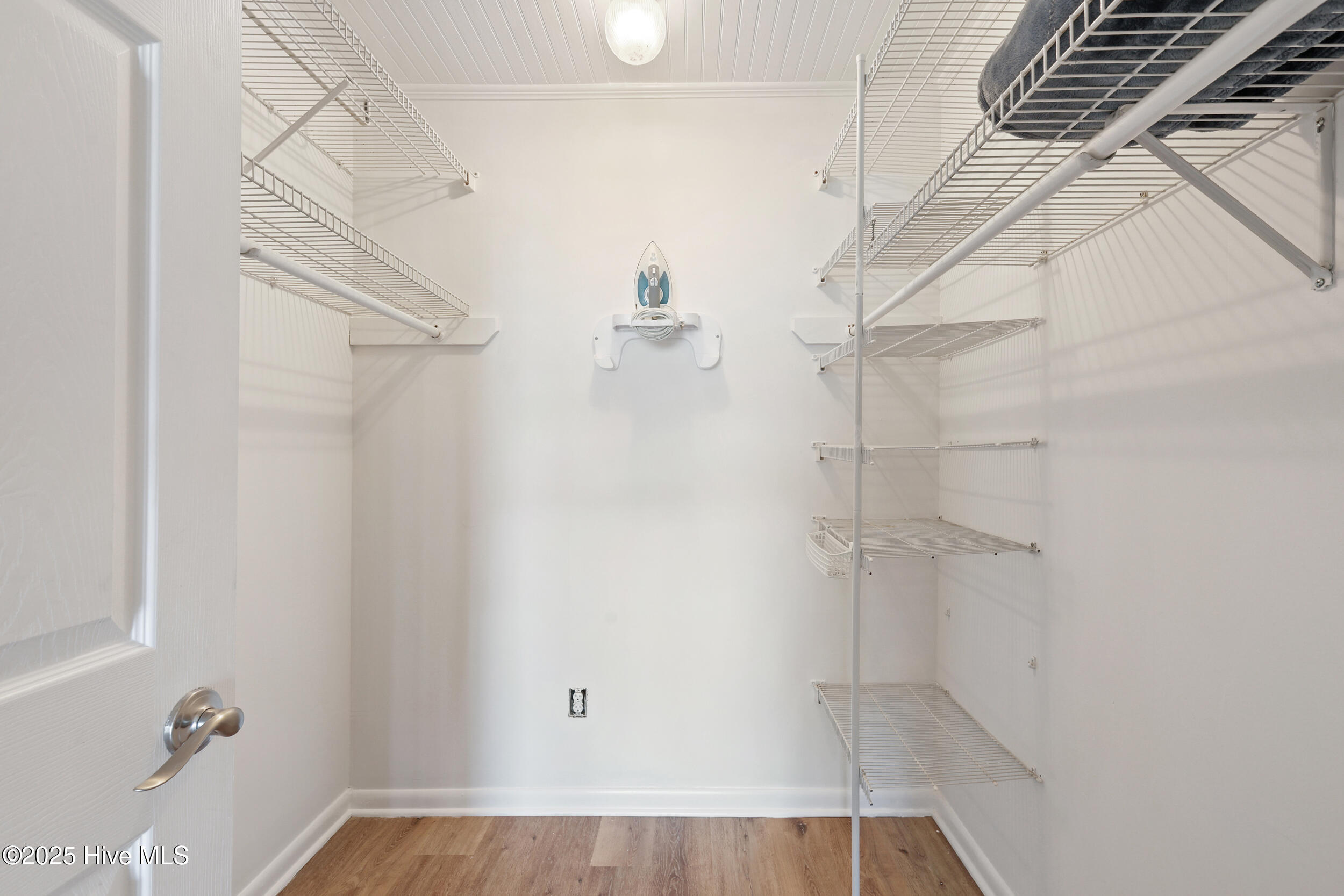 100531692 | Photo 31