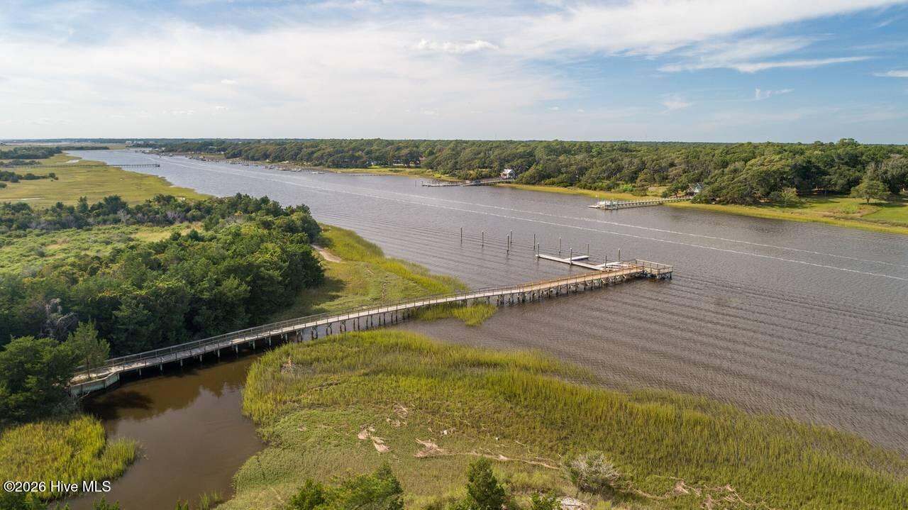 100562037 | Photo 75