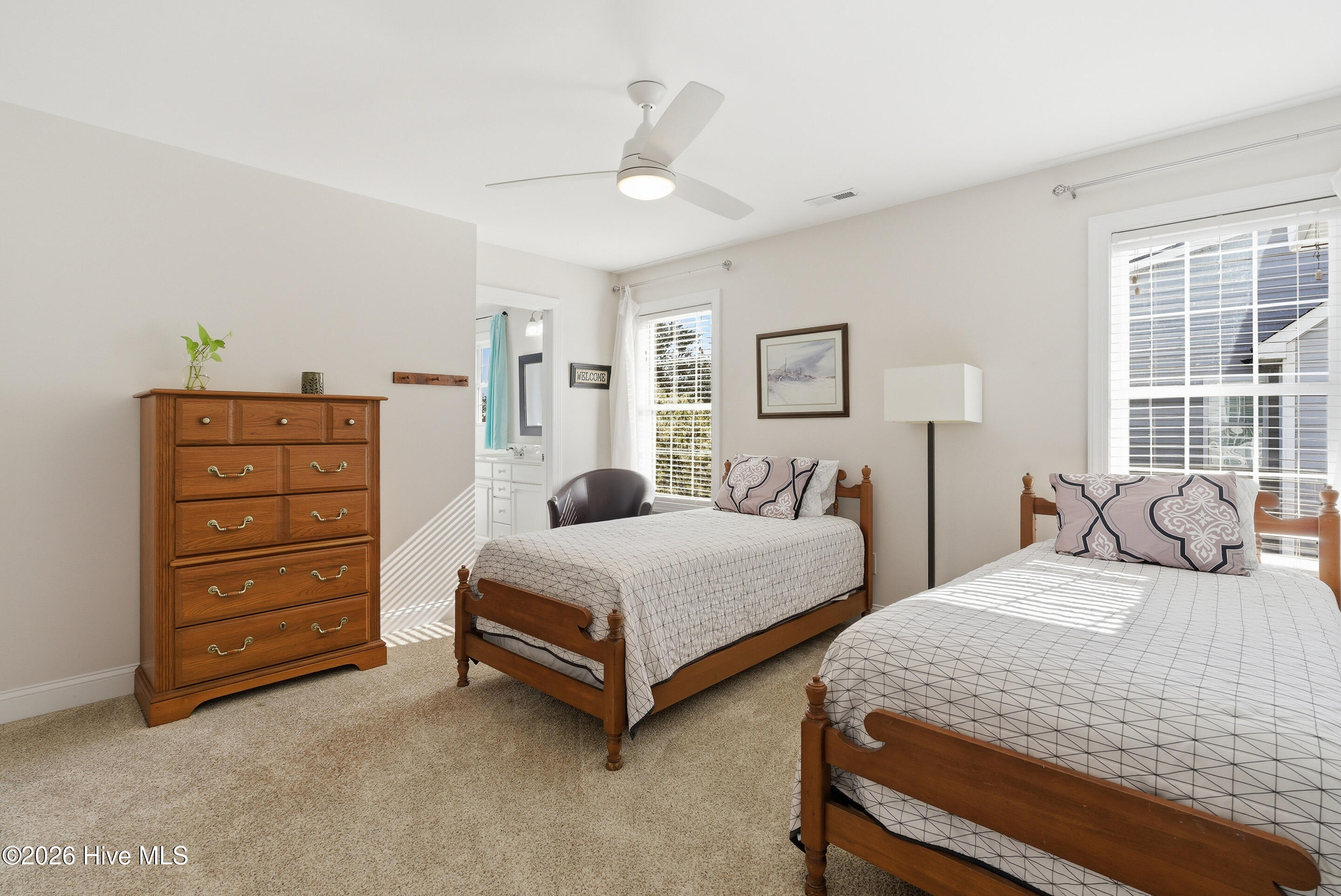 100561643 | Photo 28