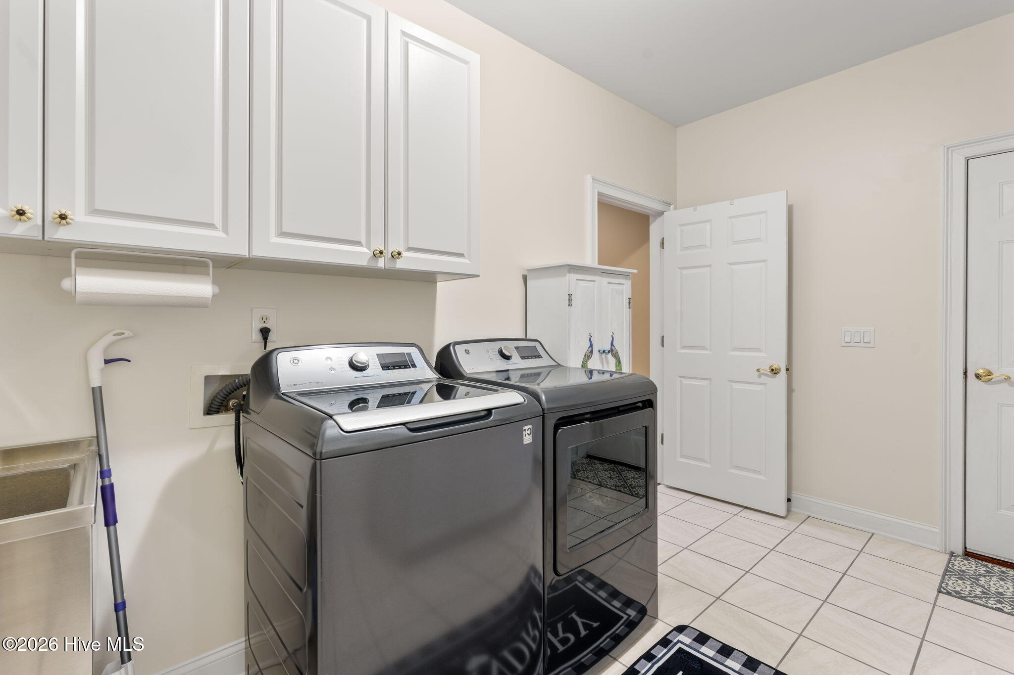 100563951 | Photo 40