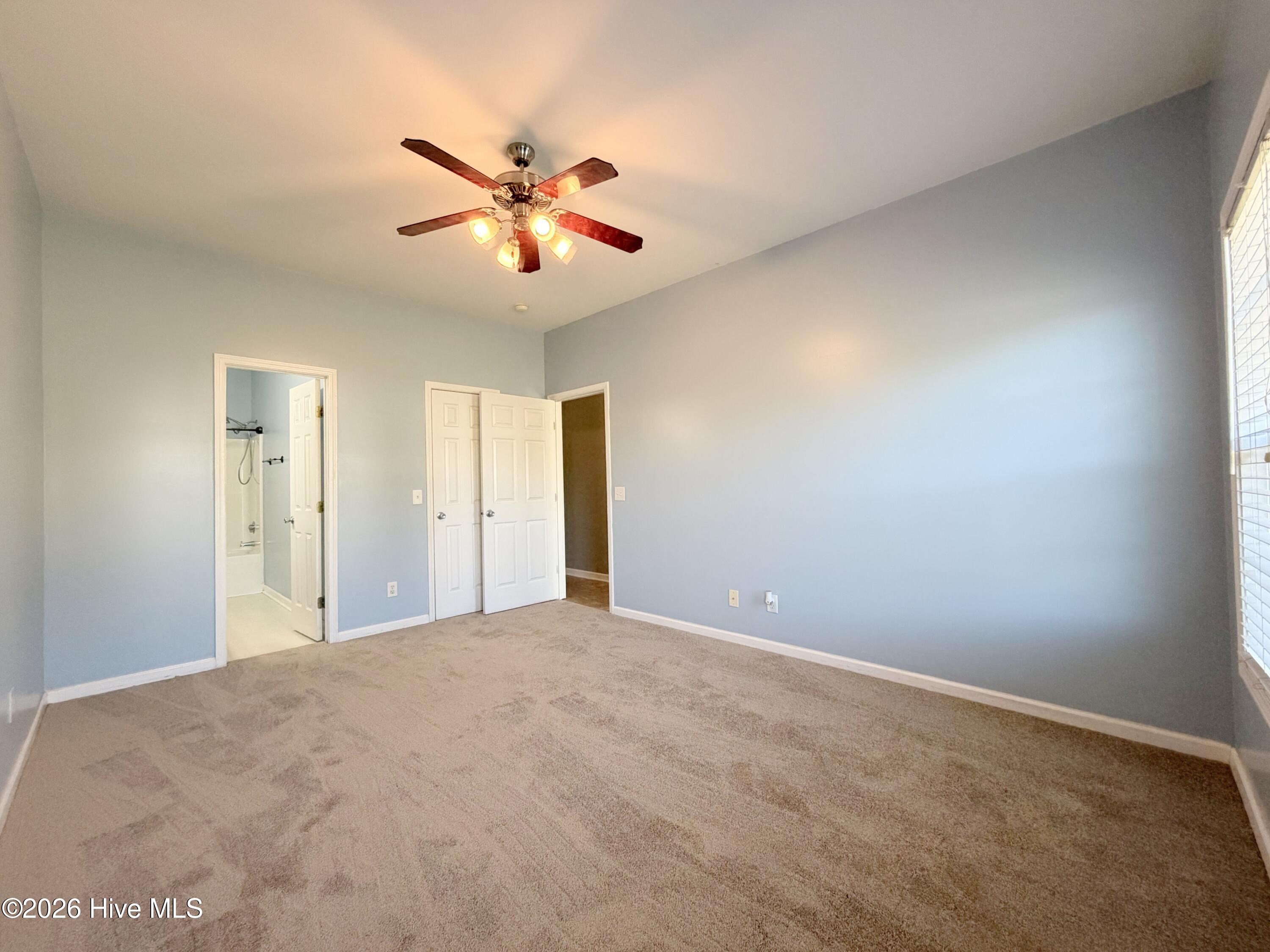 100547389 | Photo 23