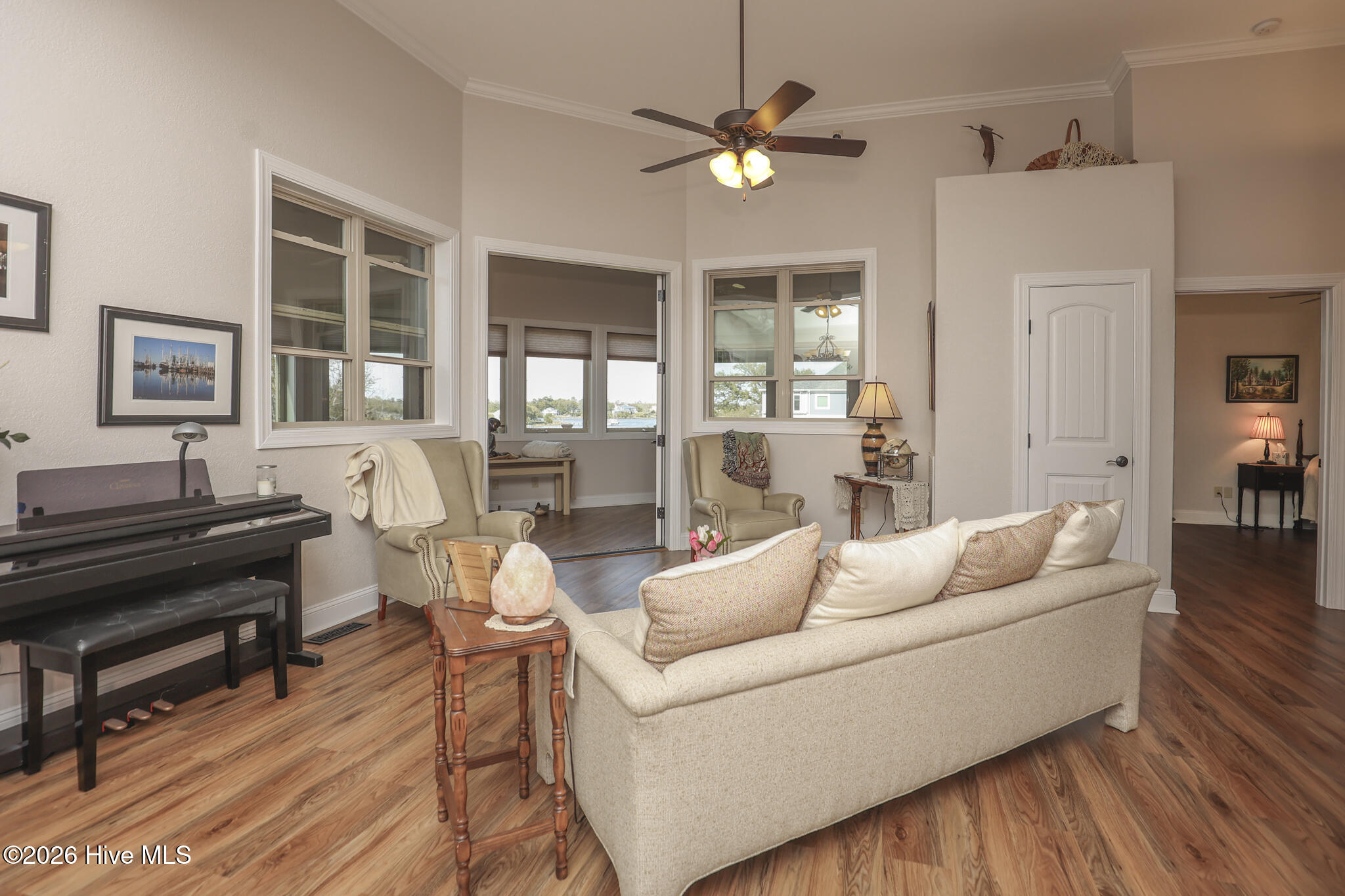 100564942 | Photo 104